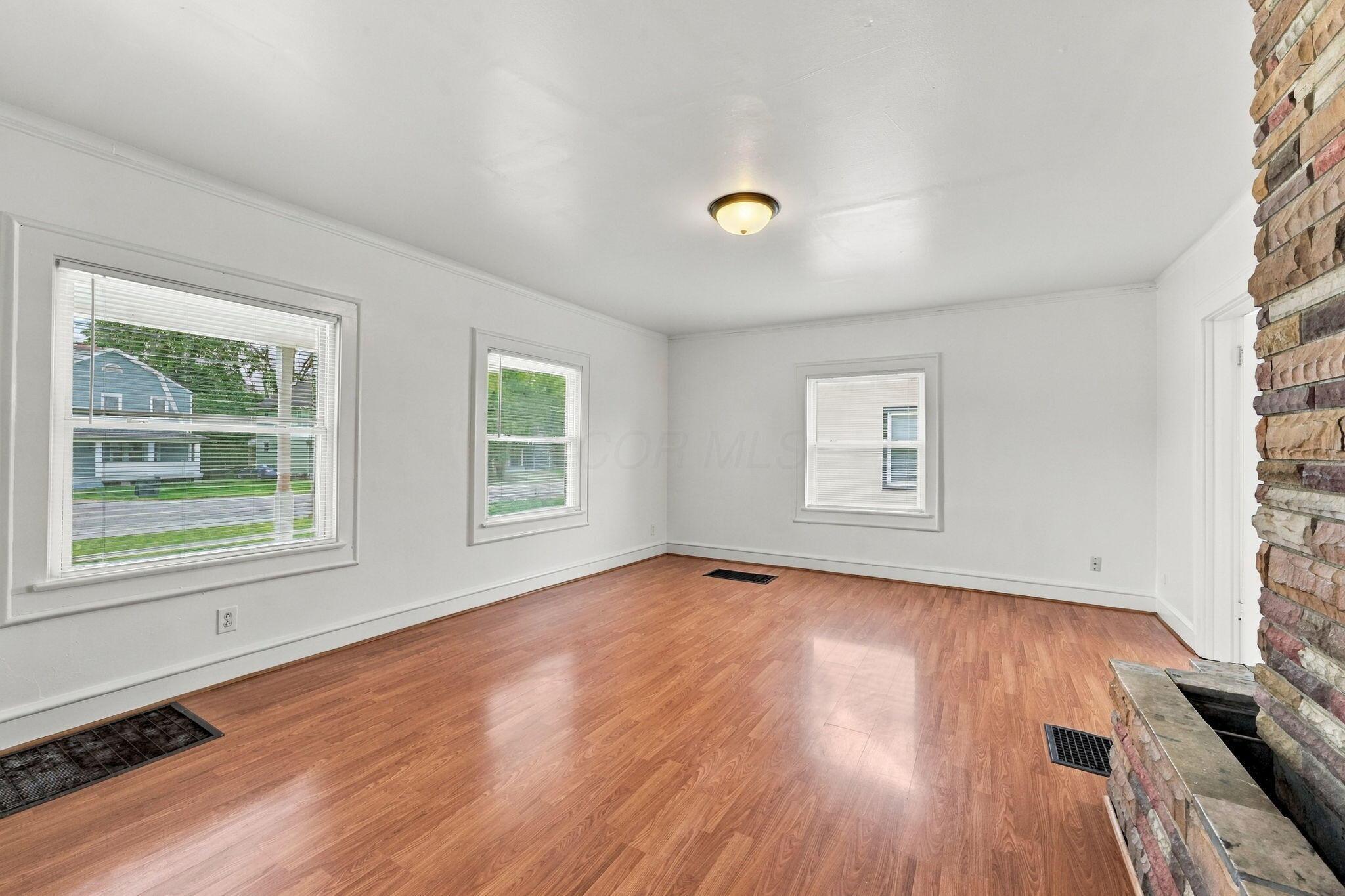 2146 Leonard Avenue Property Photo 6