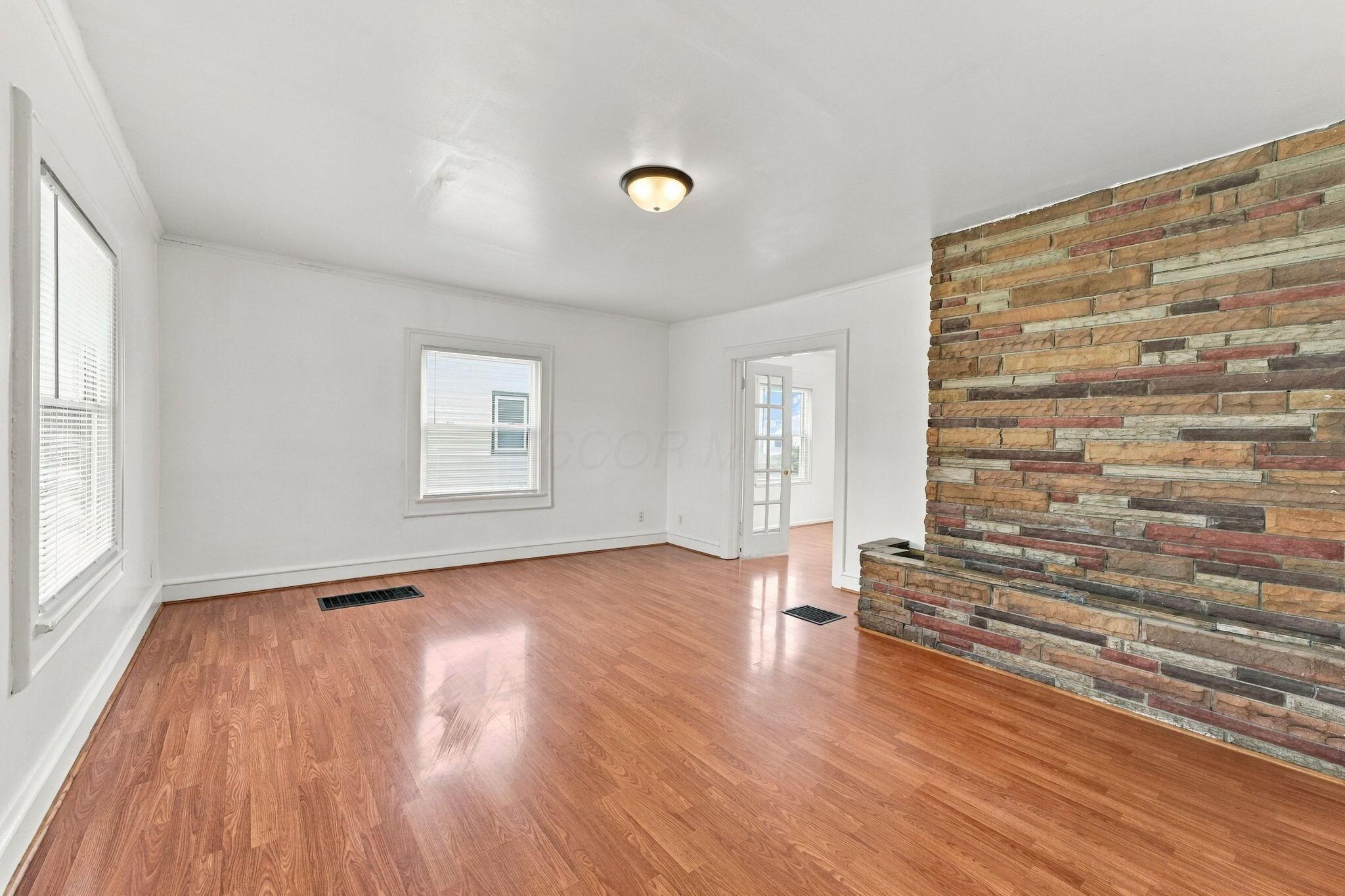2146 Leonard Avenue Property Photo 7