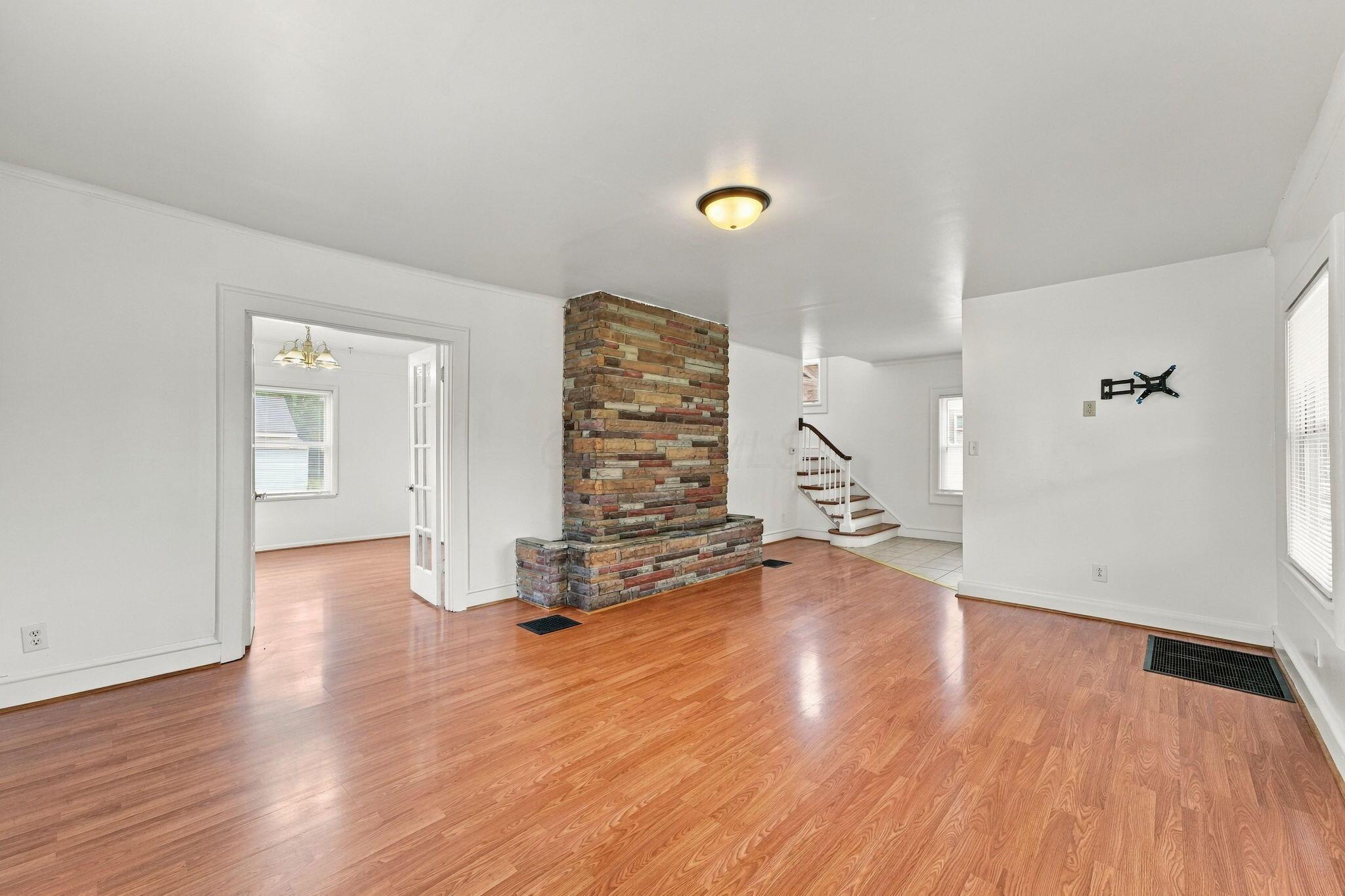2146 Leonard Avenue Property Photo 8