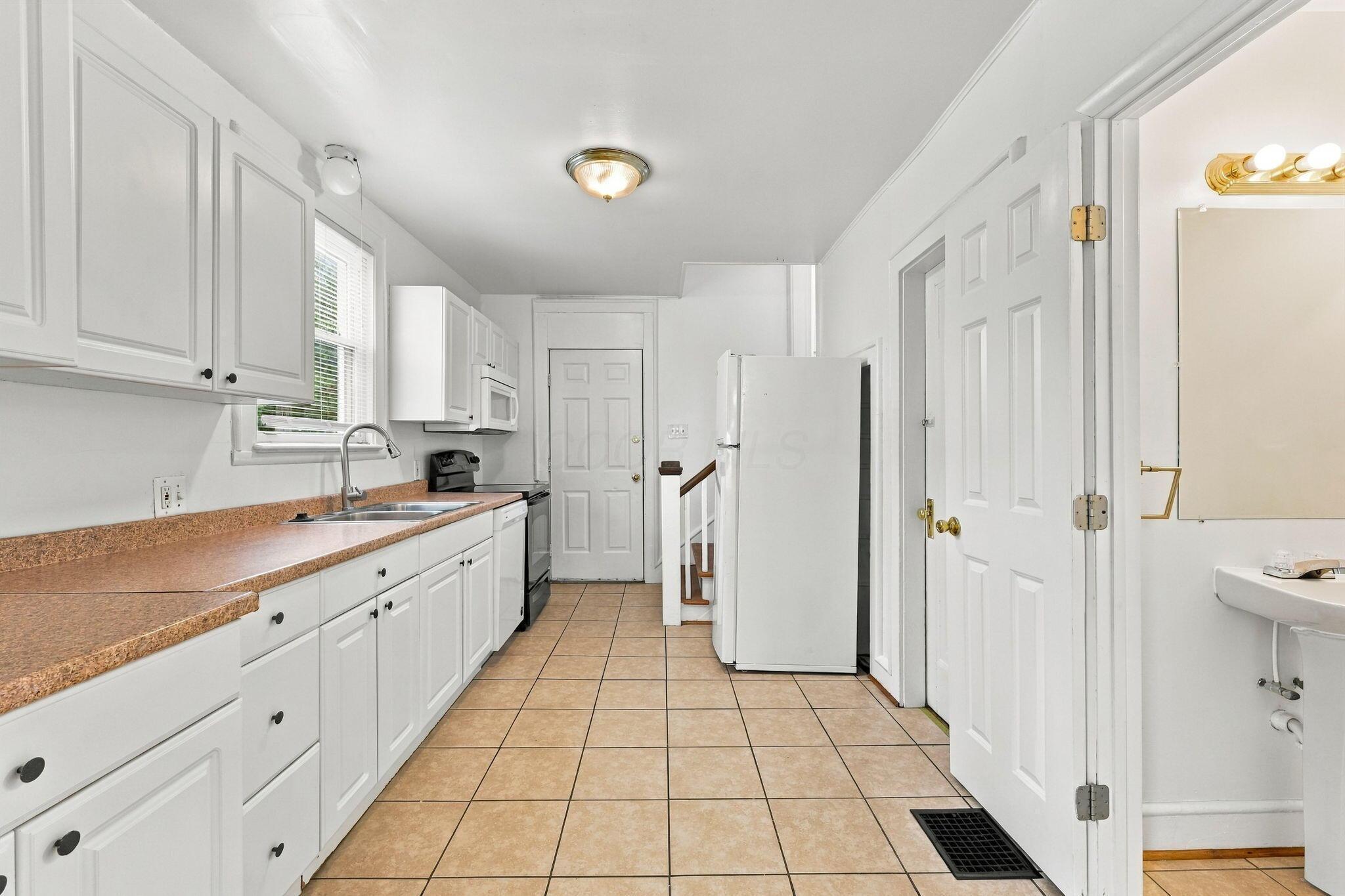 2146 Leonard Avenue Property Photo 11