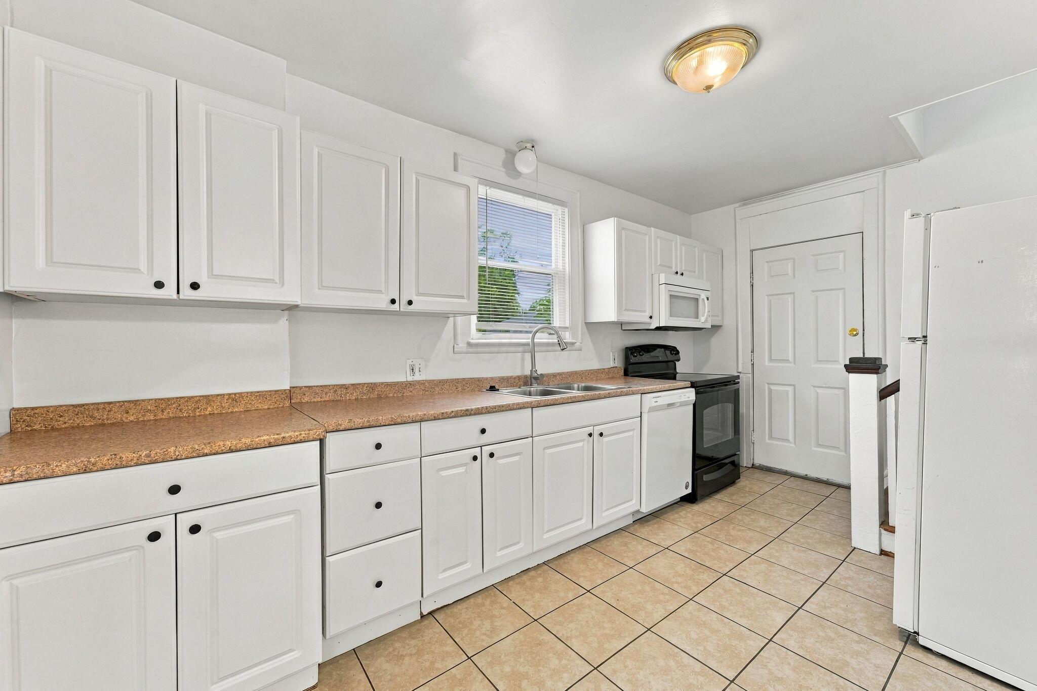 2146 Leonard Avenue Property Photo 12