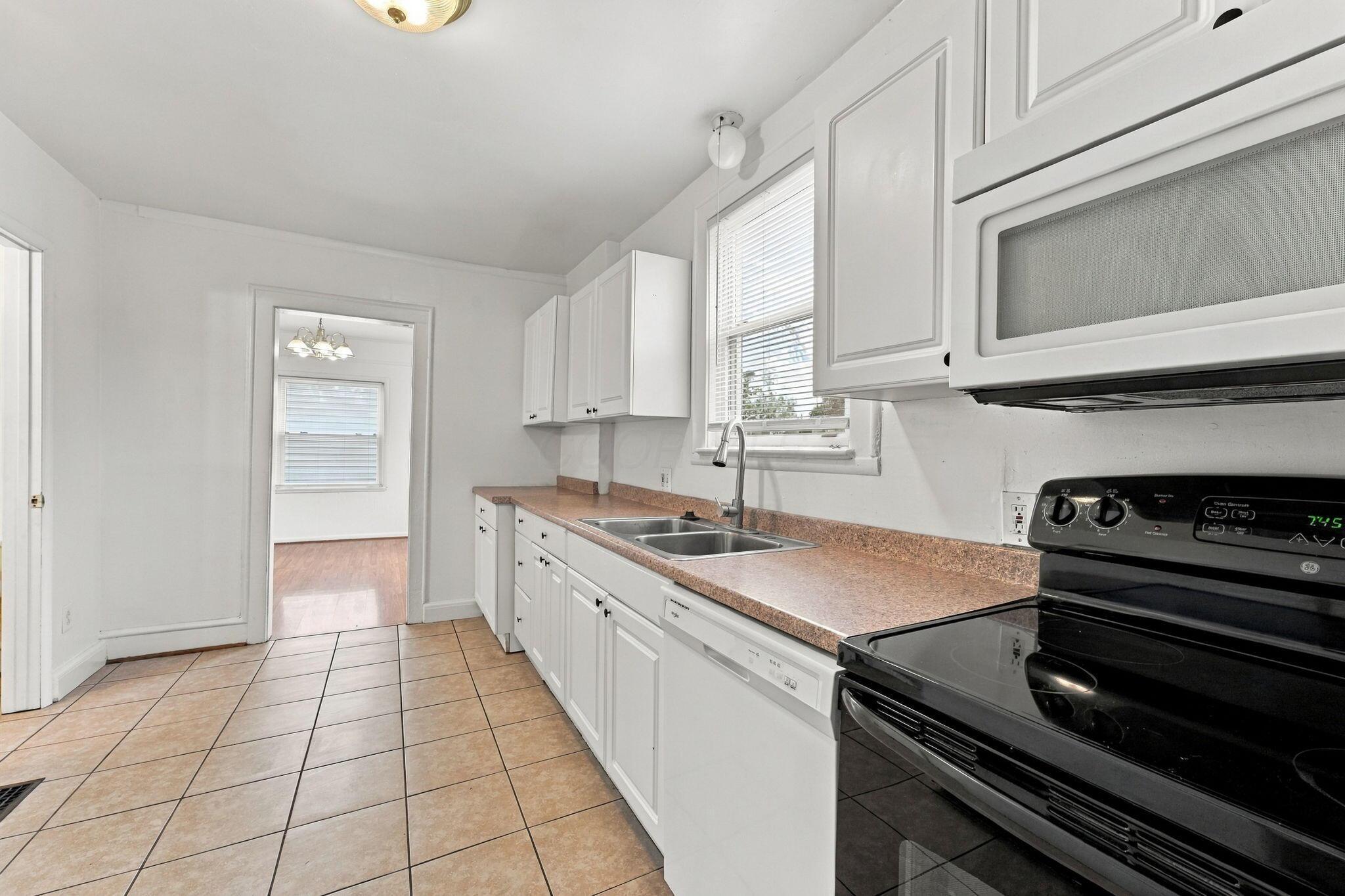 2146 Leonard Avenue Property Photo 13