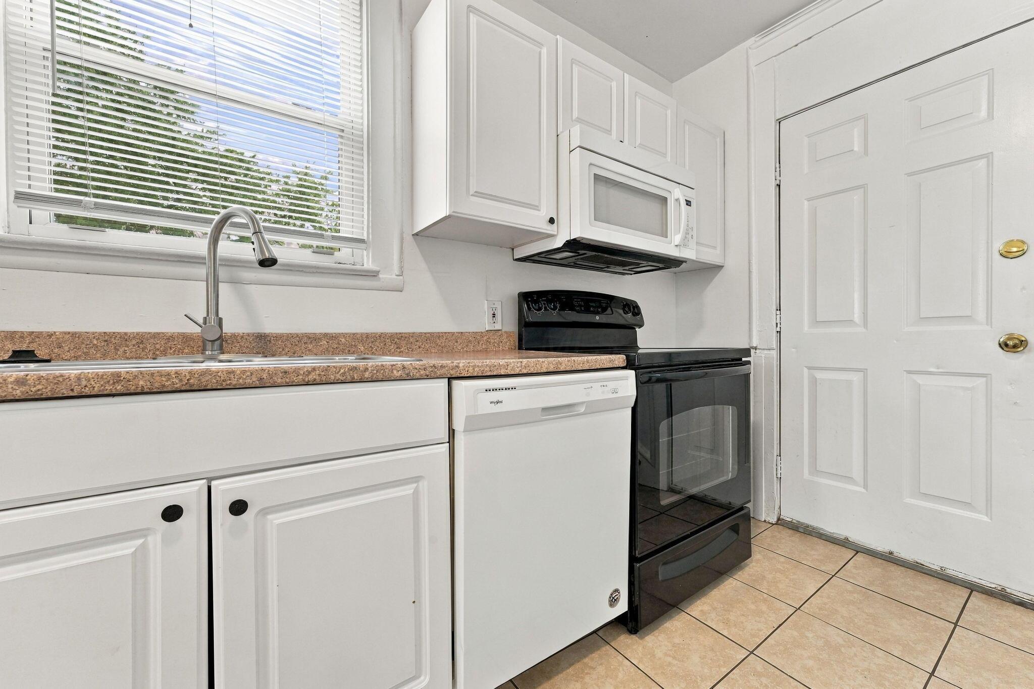 2146 Leonard Avenue Property Photo 15