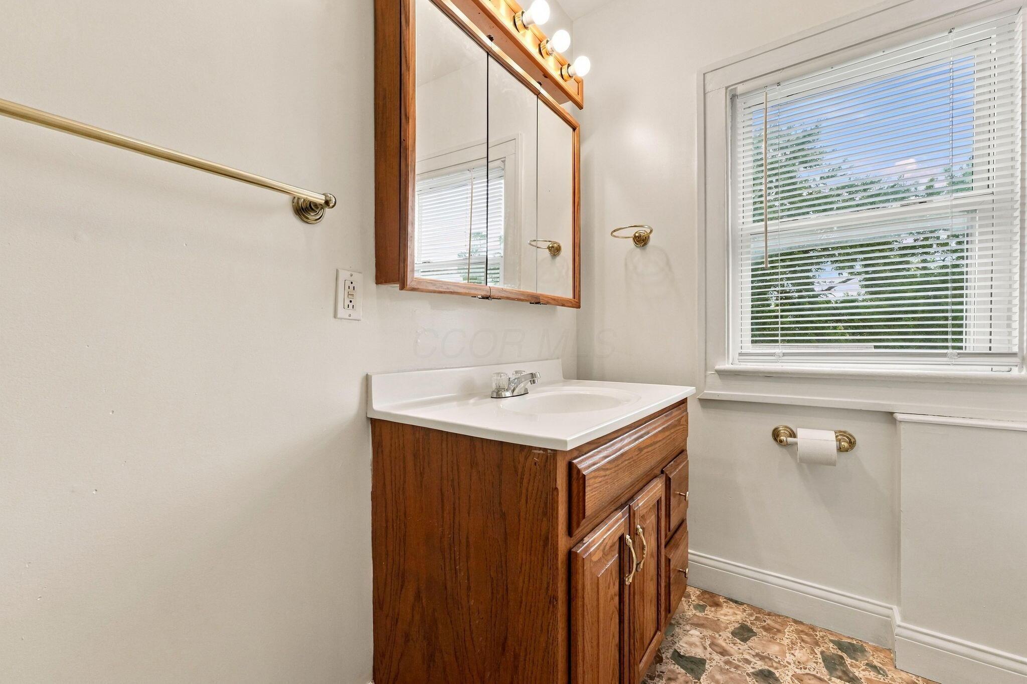 2146 Leonard Avenue Property Photo 26