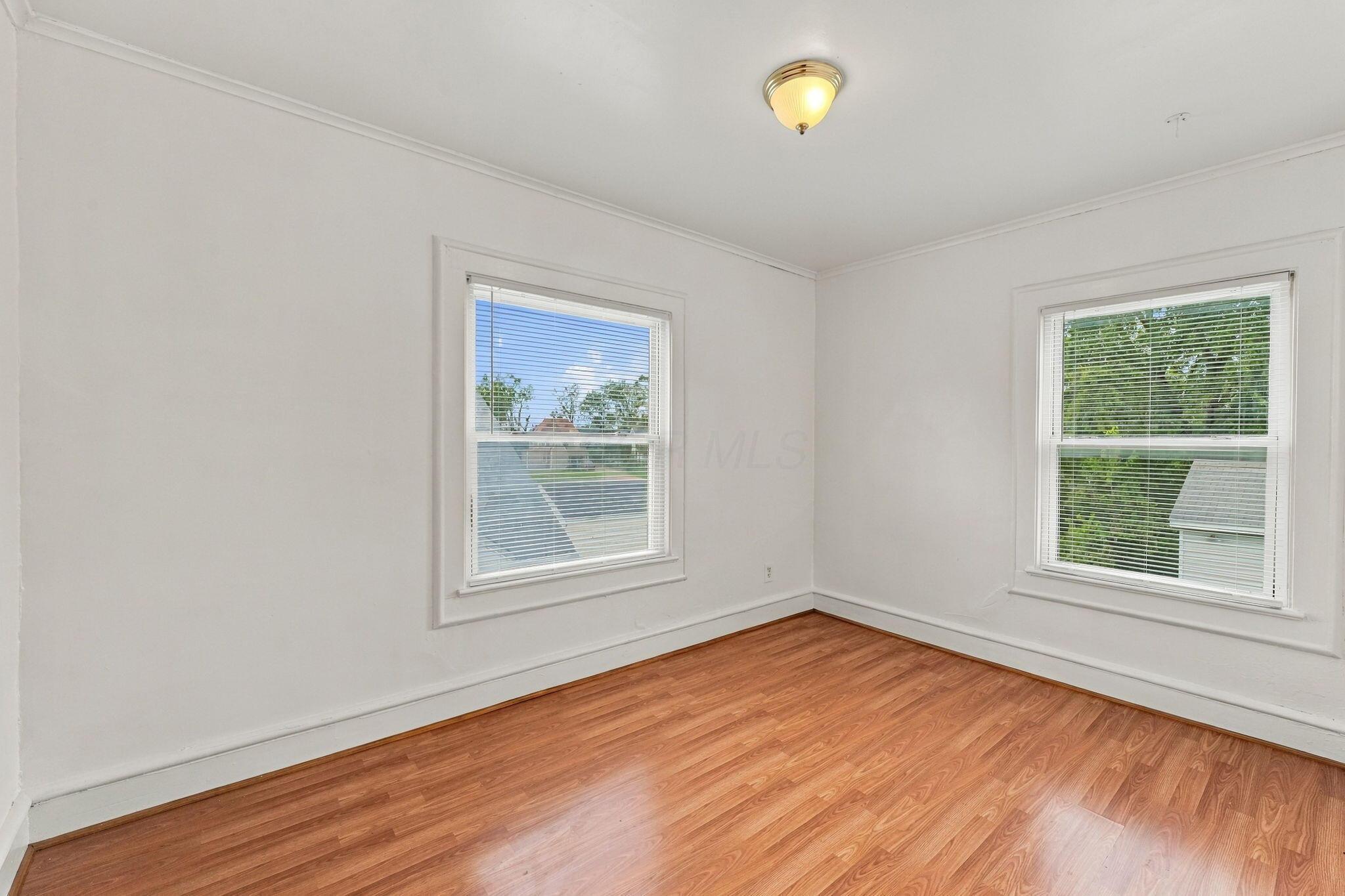 2146 Leonard Avenue Property Photo 28