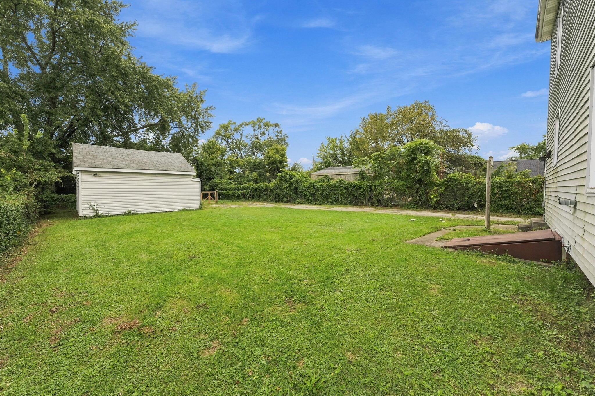2146 Leonard Avenue Property Photo 39