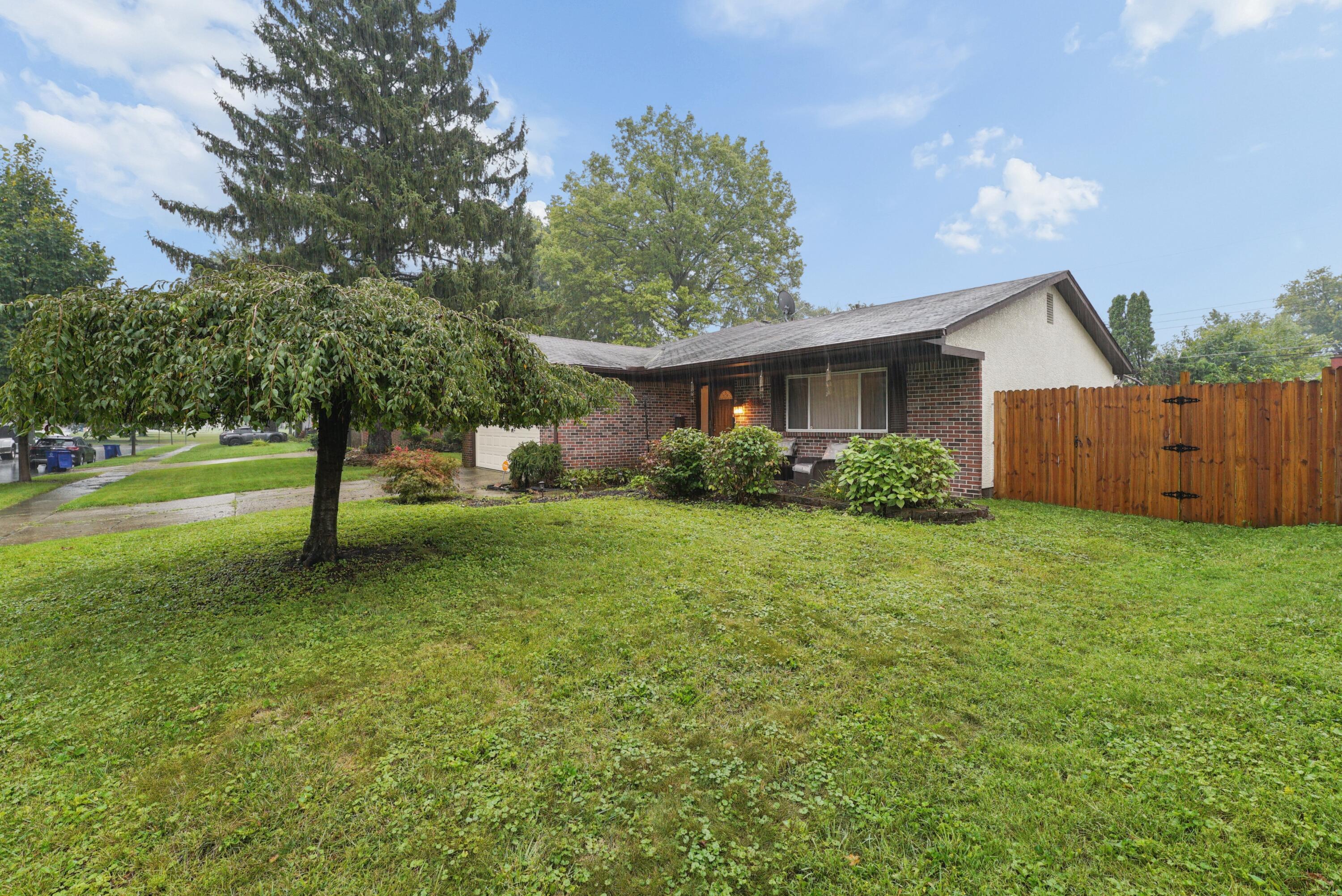 2081 Sharbot Drive Property Photo 3