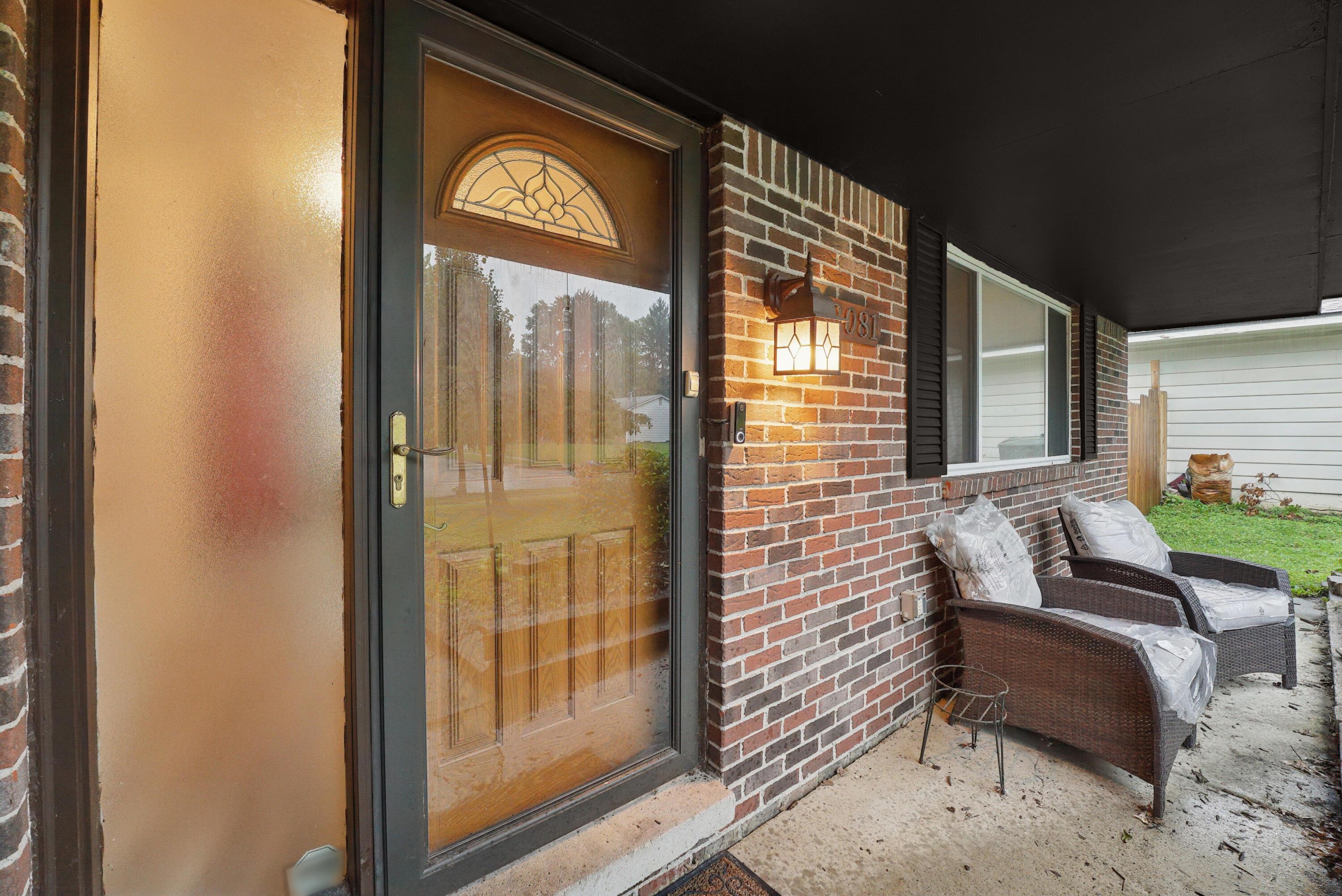 2081 Sharbot Drive Property Photo 4