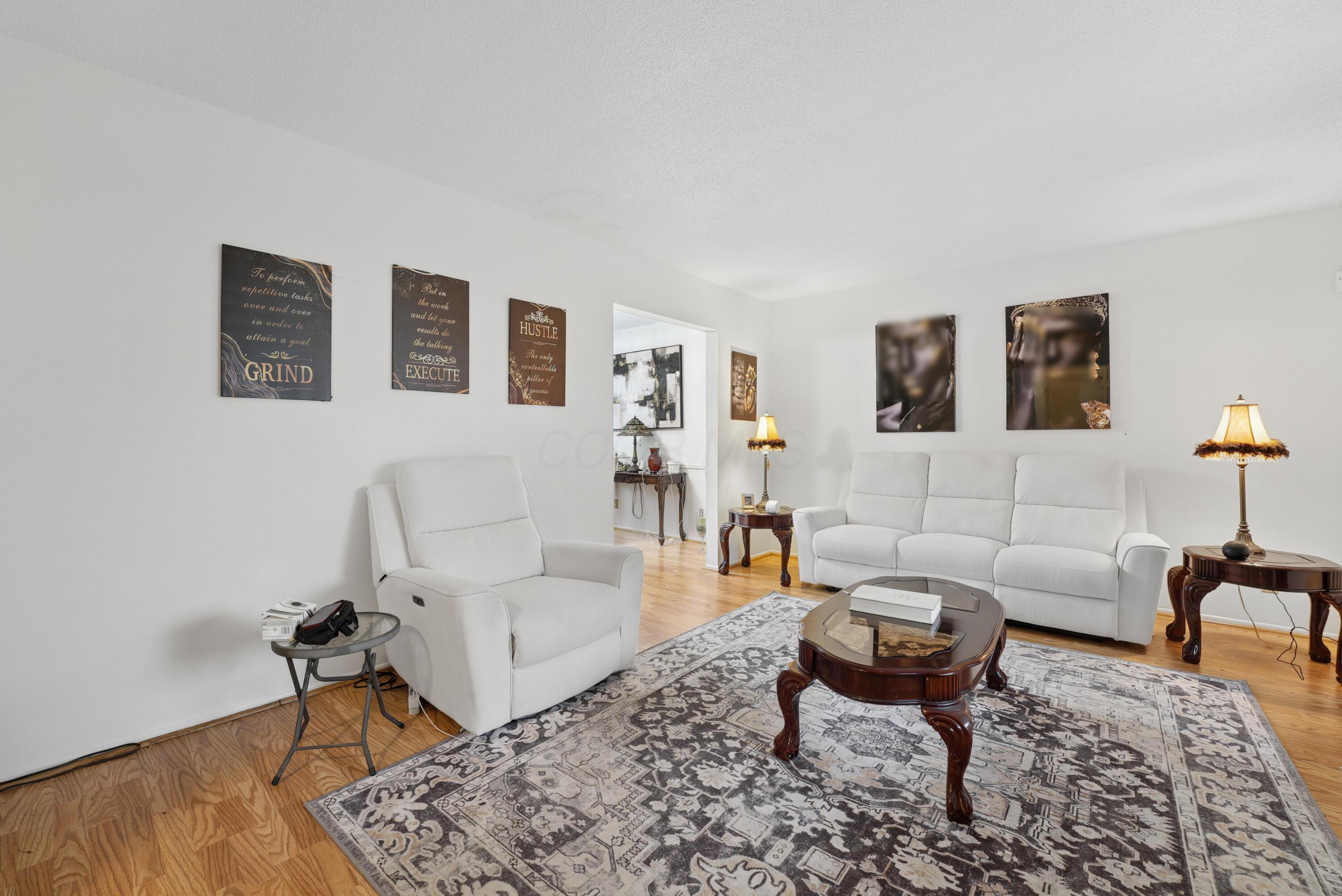 2081 Sharbot Drive Property Photo 6