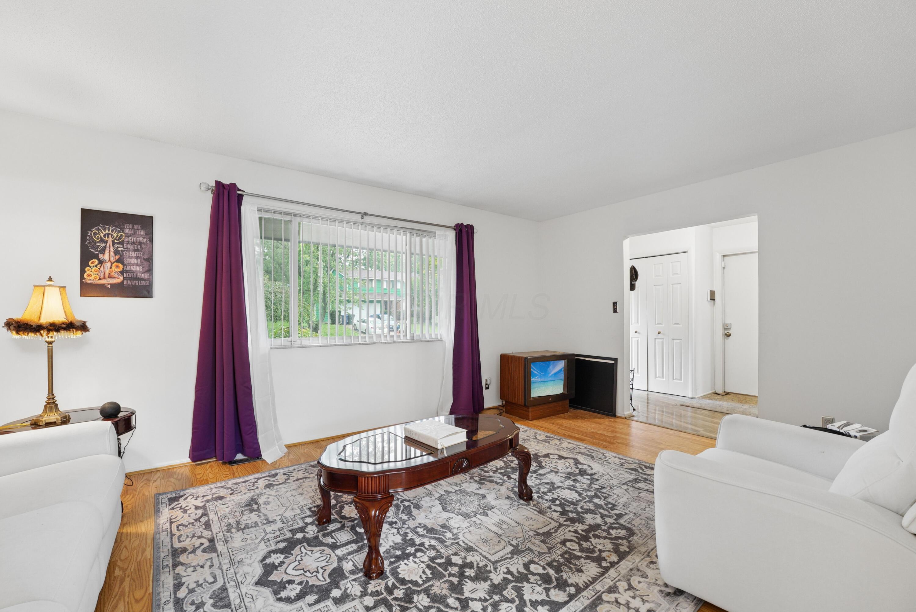 2081 Sharbot Drive Property Photo 8