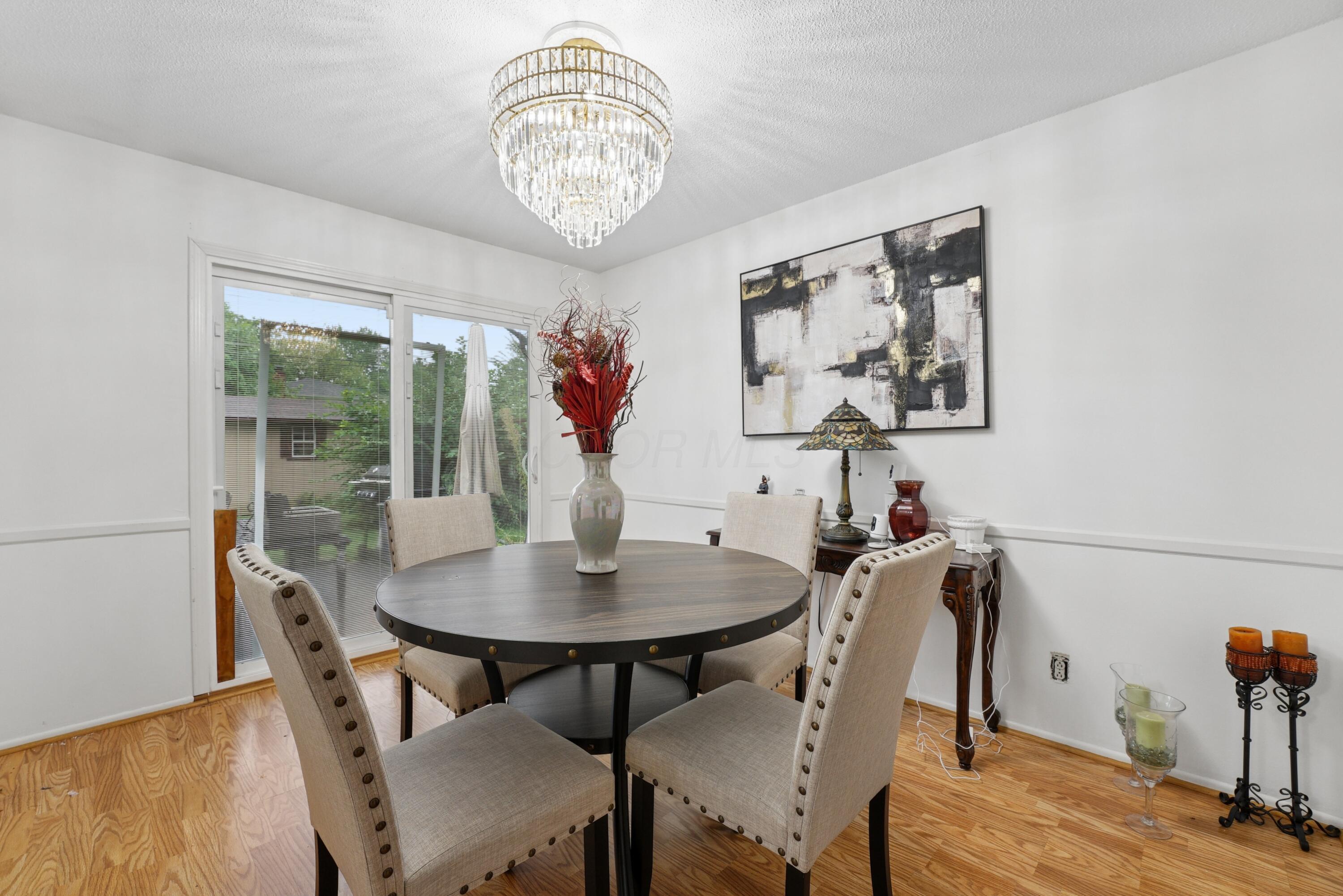 2081 Sharbot Drive Property Photo 9