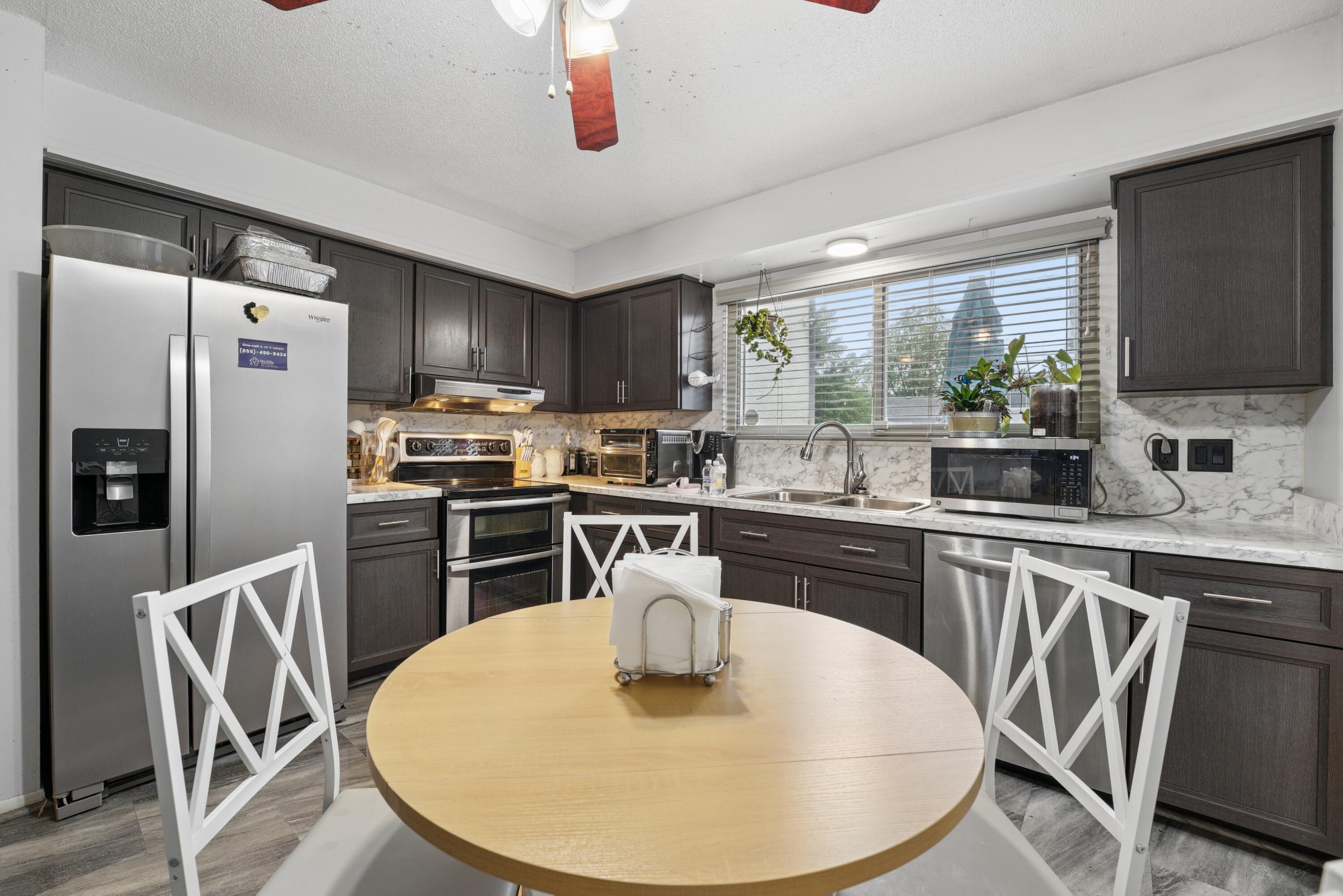 2081 Sharbot Drive Property Photo 11