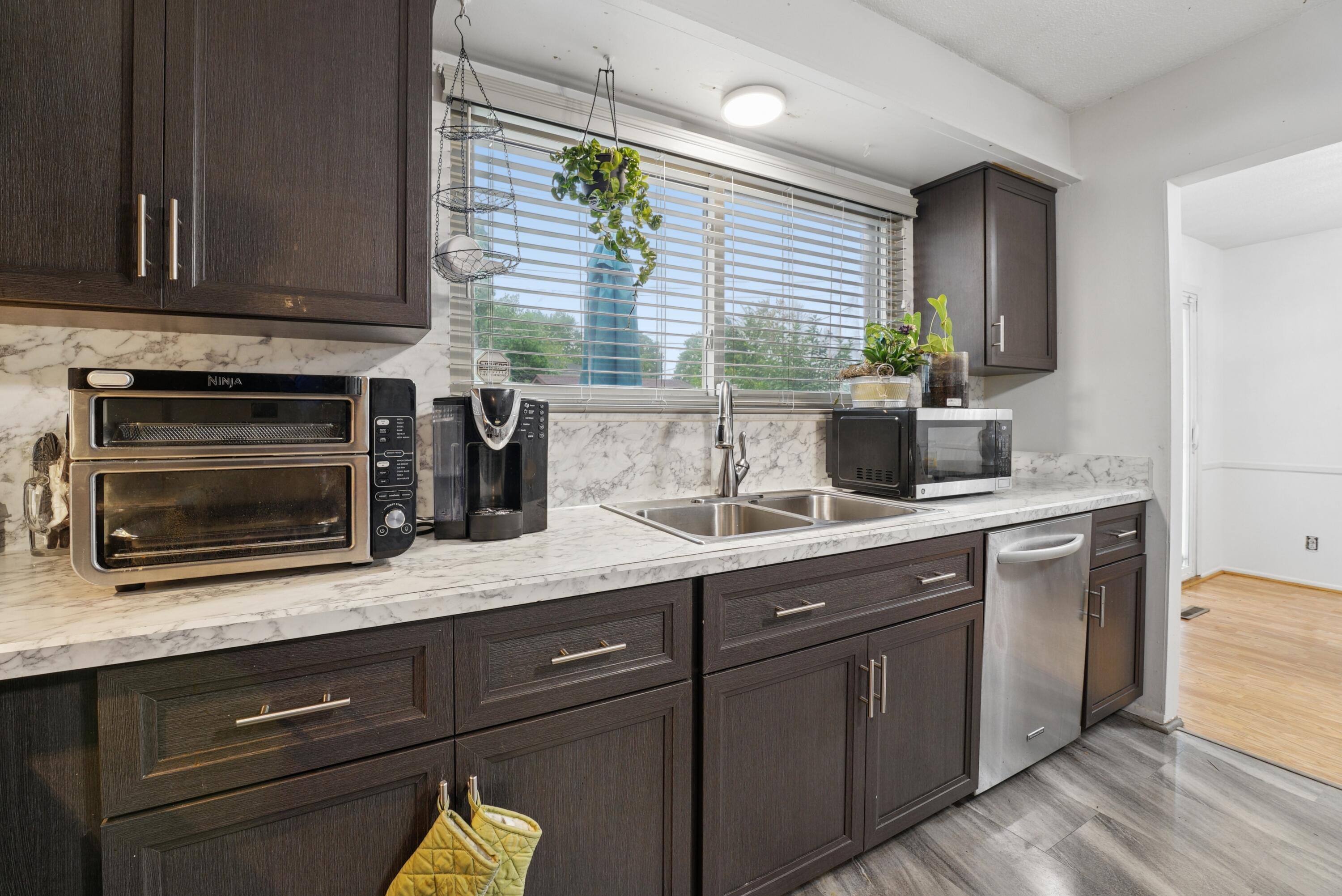 2081 Sharbot Drive Property Photo 14