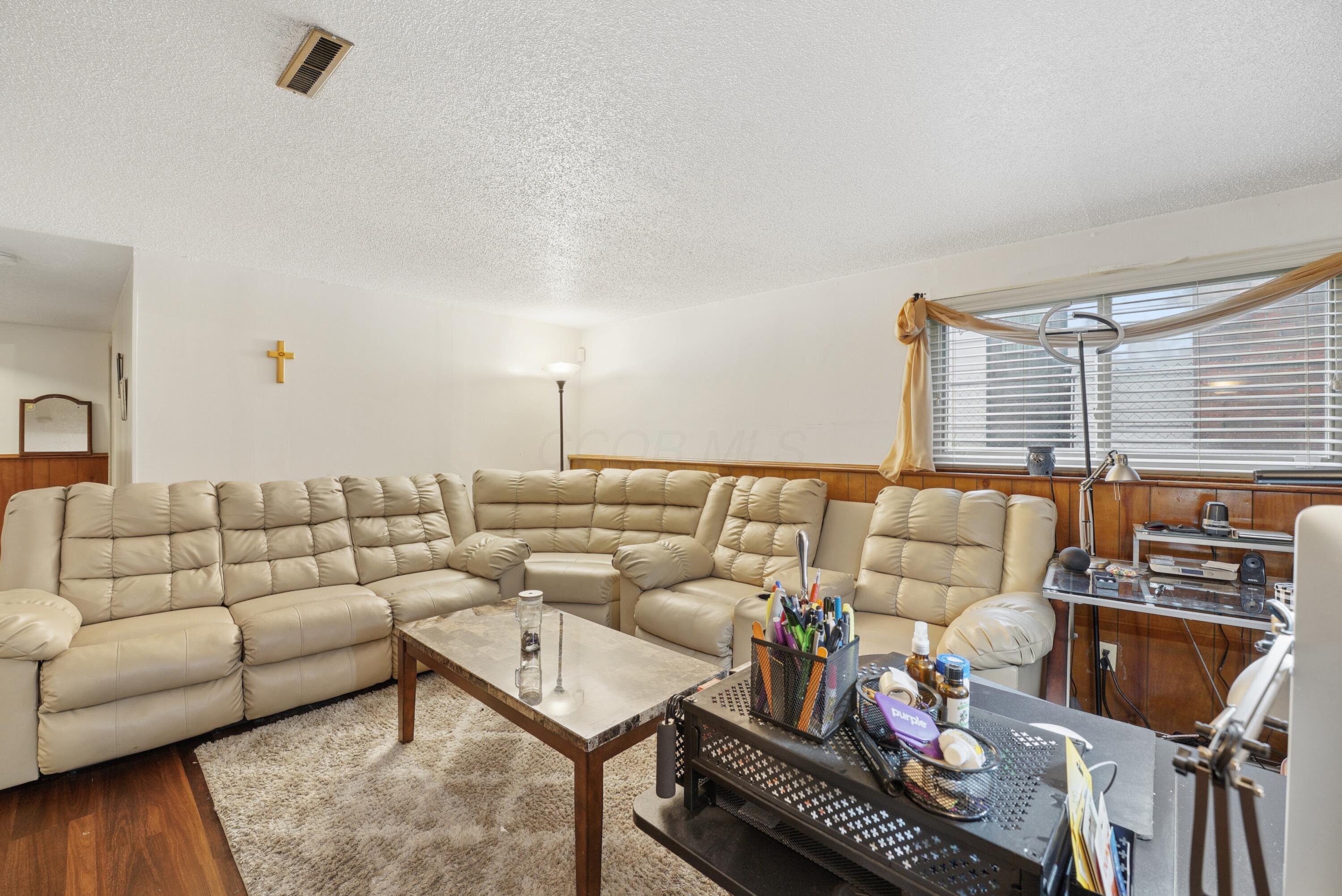 2081 Sharbot Drive Property Photo 23