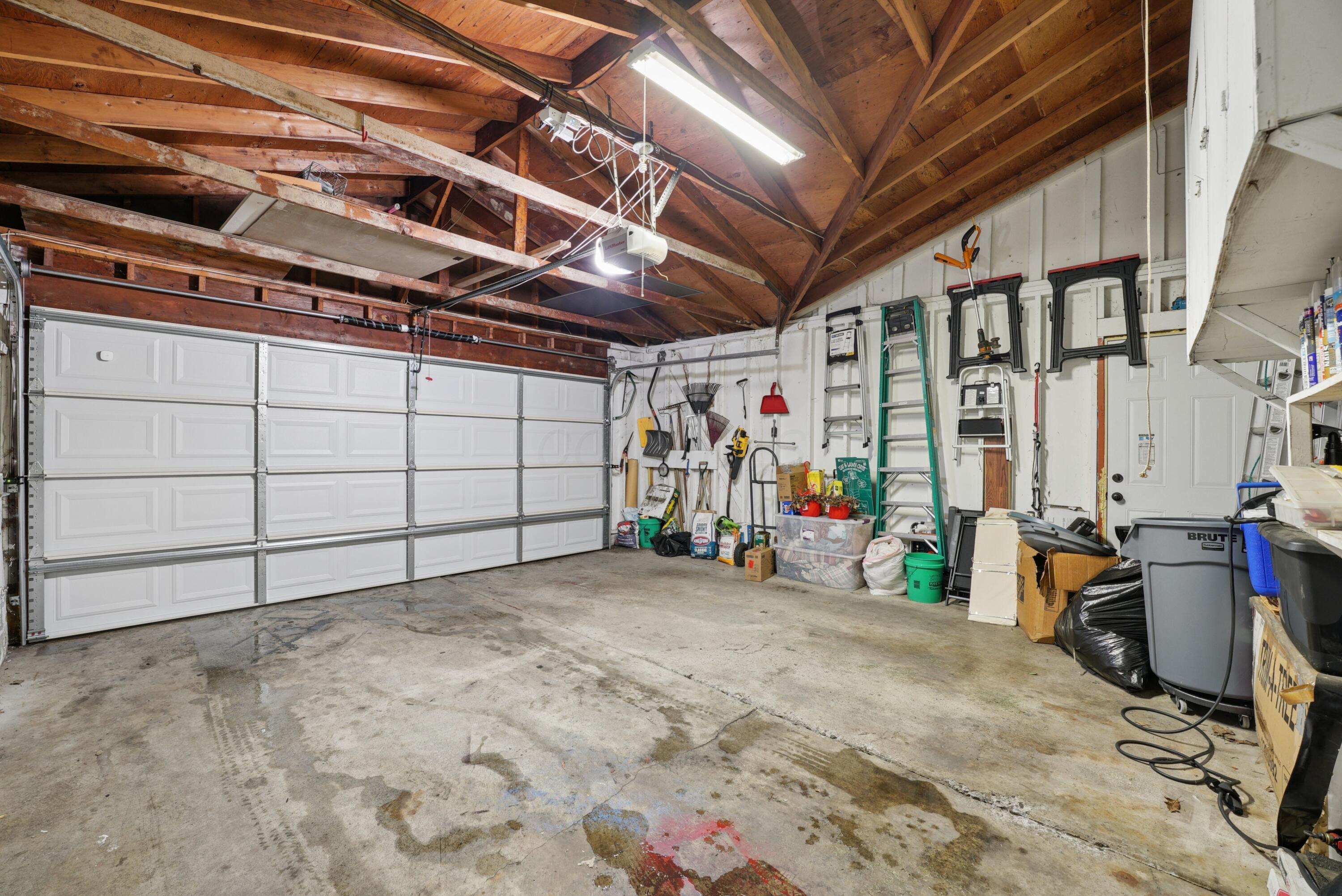 2081 Sharbot Drive Property Photo 24