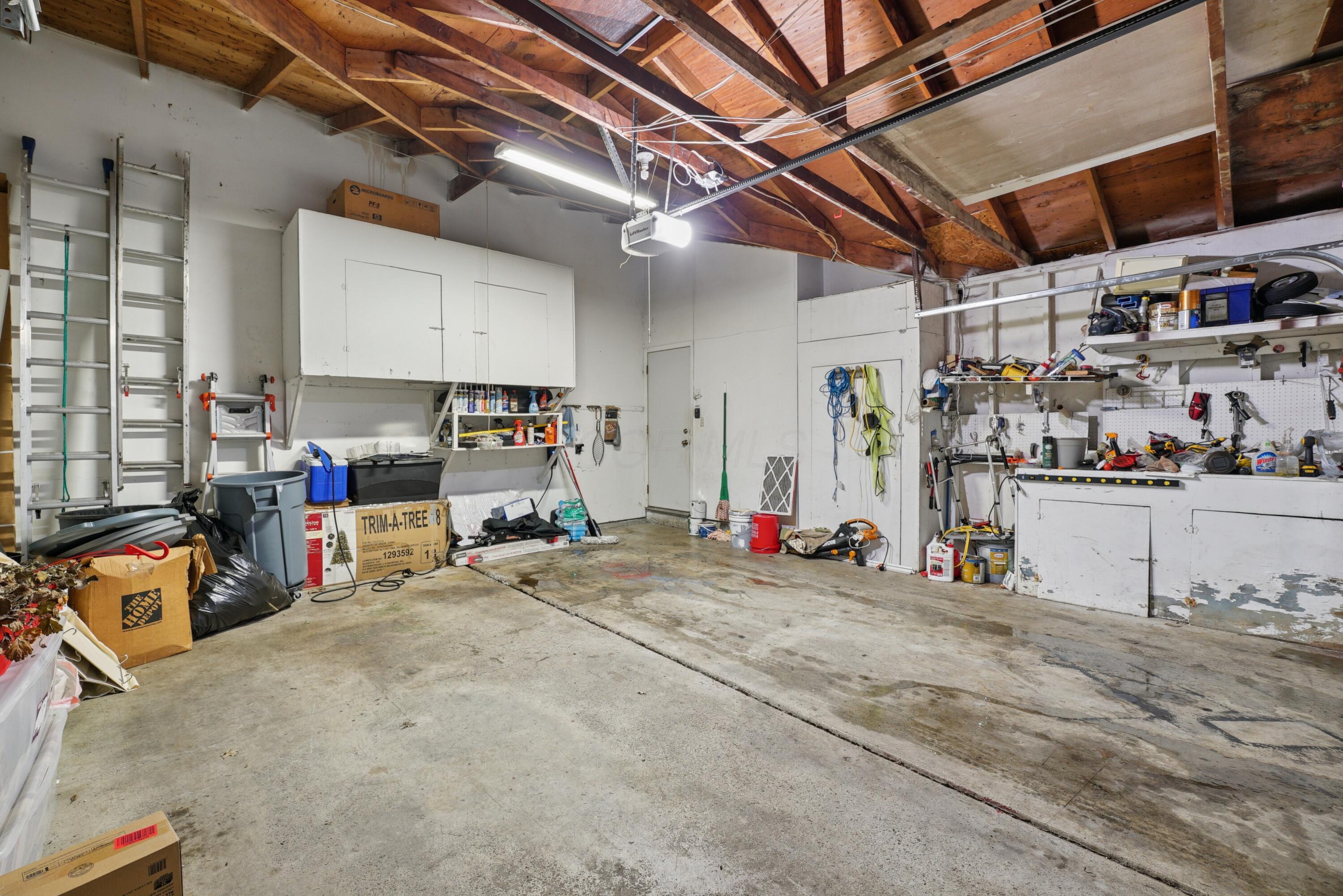 2081 Sharbot Drive Property Photo 25