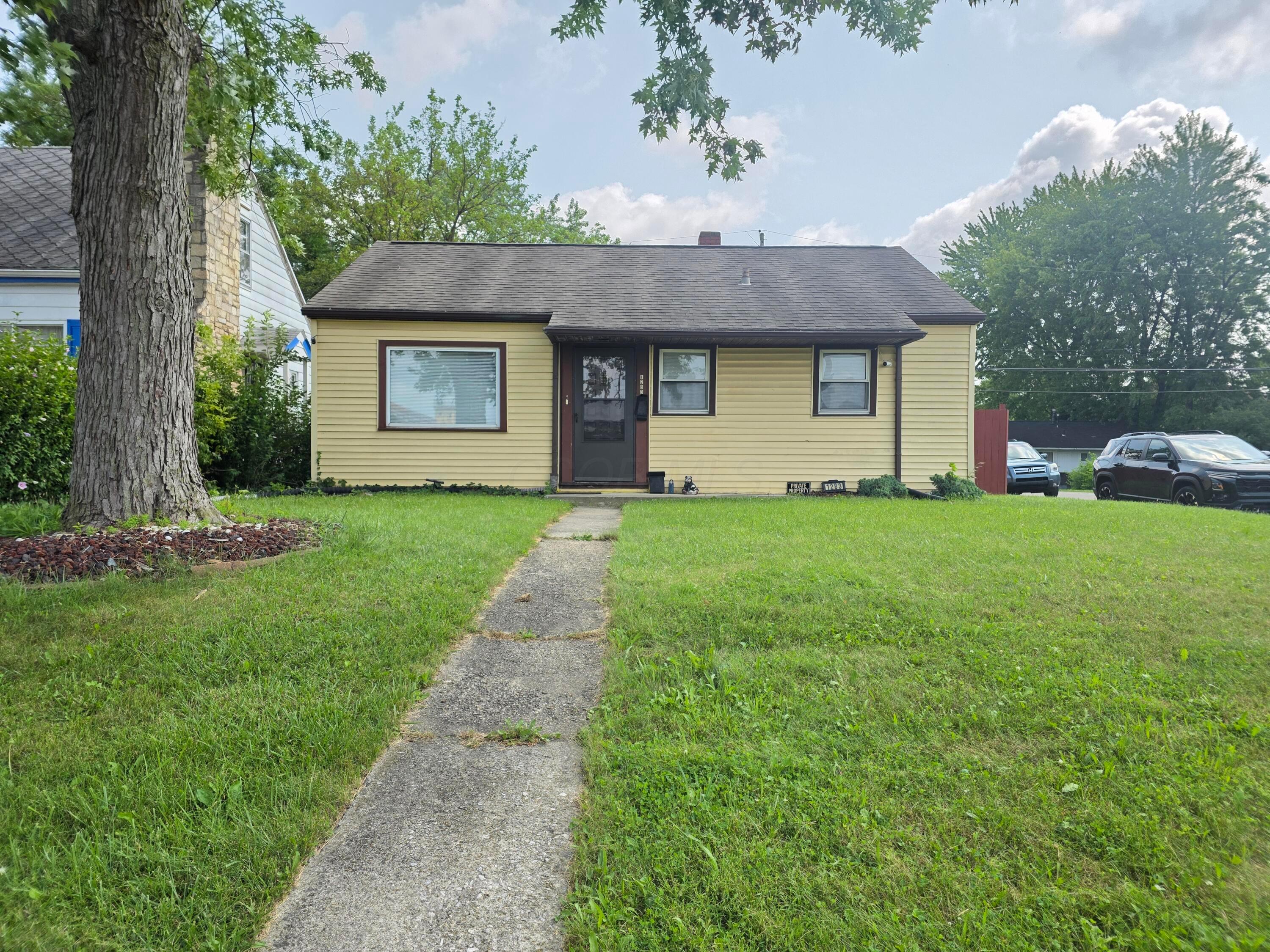 1283 Duxberry Avenue Property Photo 1