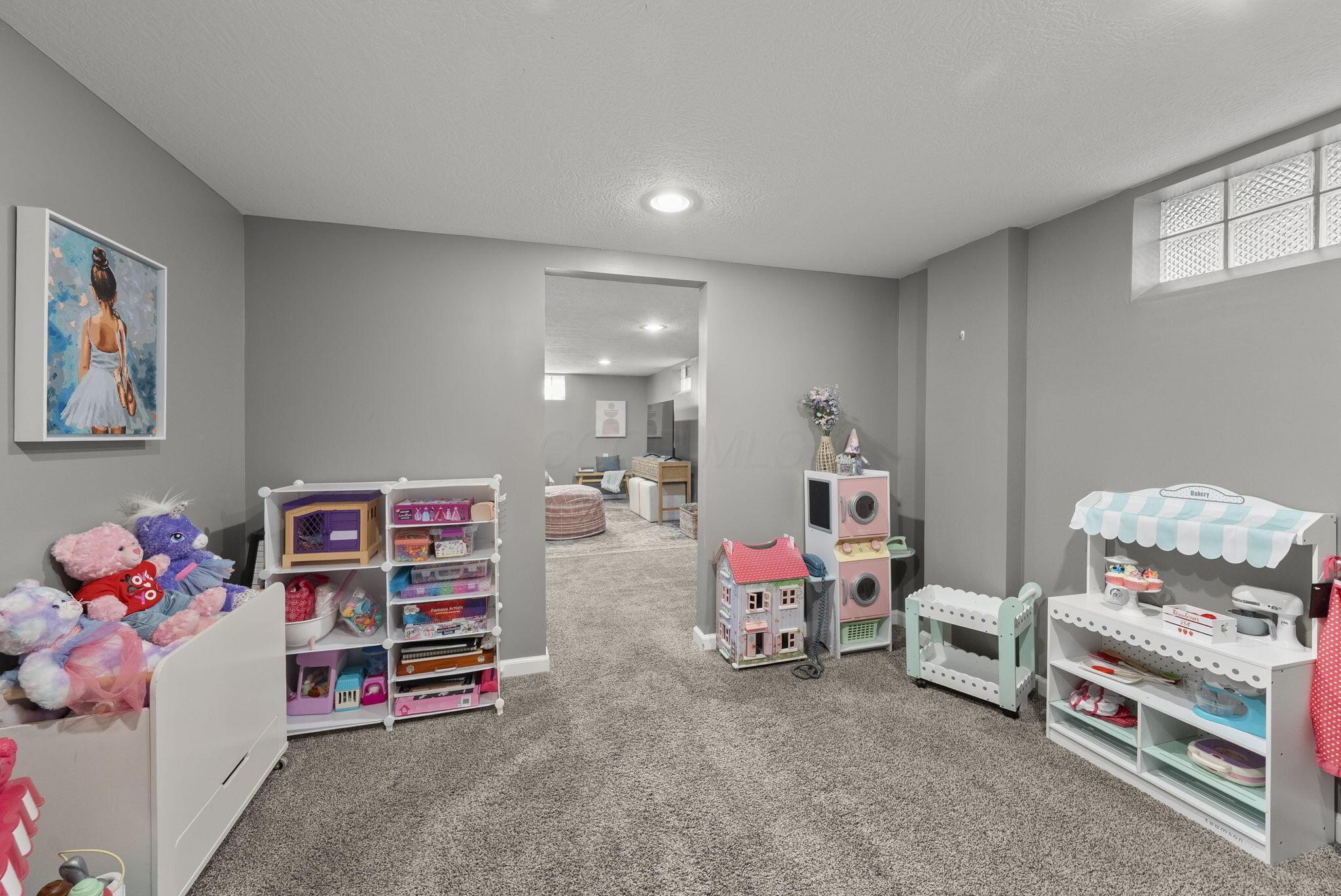 271 E Jenkins Avenue Property Photo 29