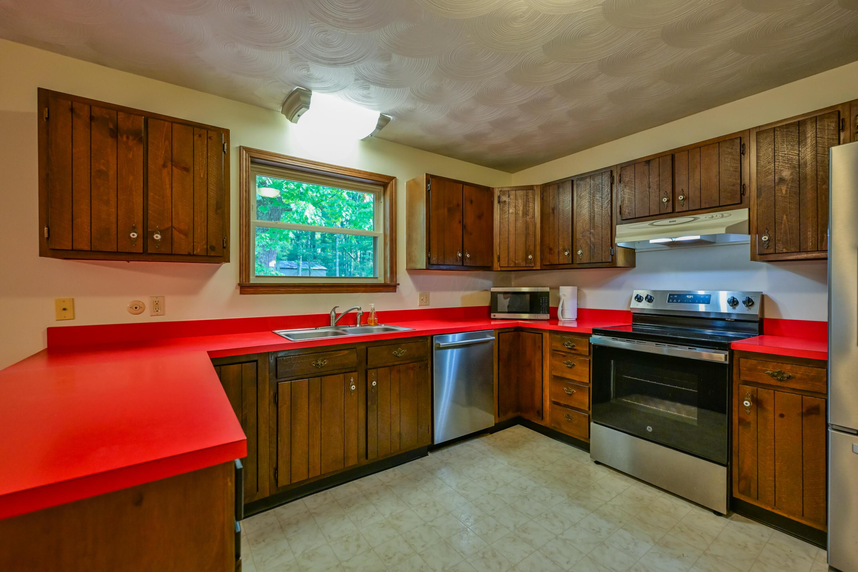 6908 Lemaster Road Property Photo 6