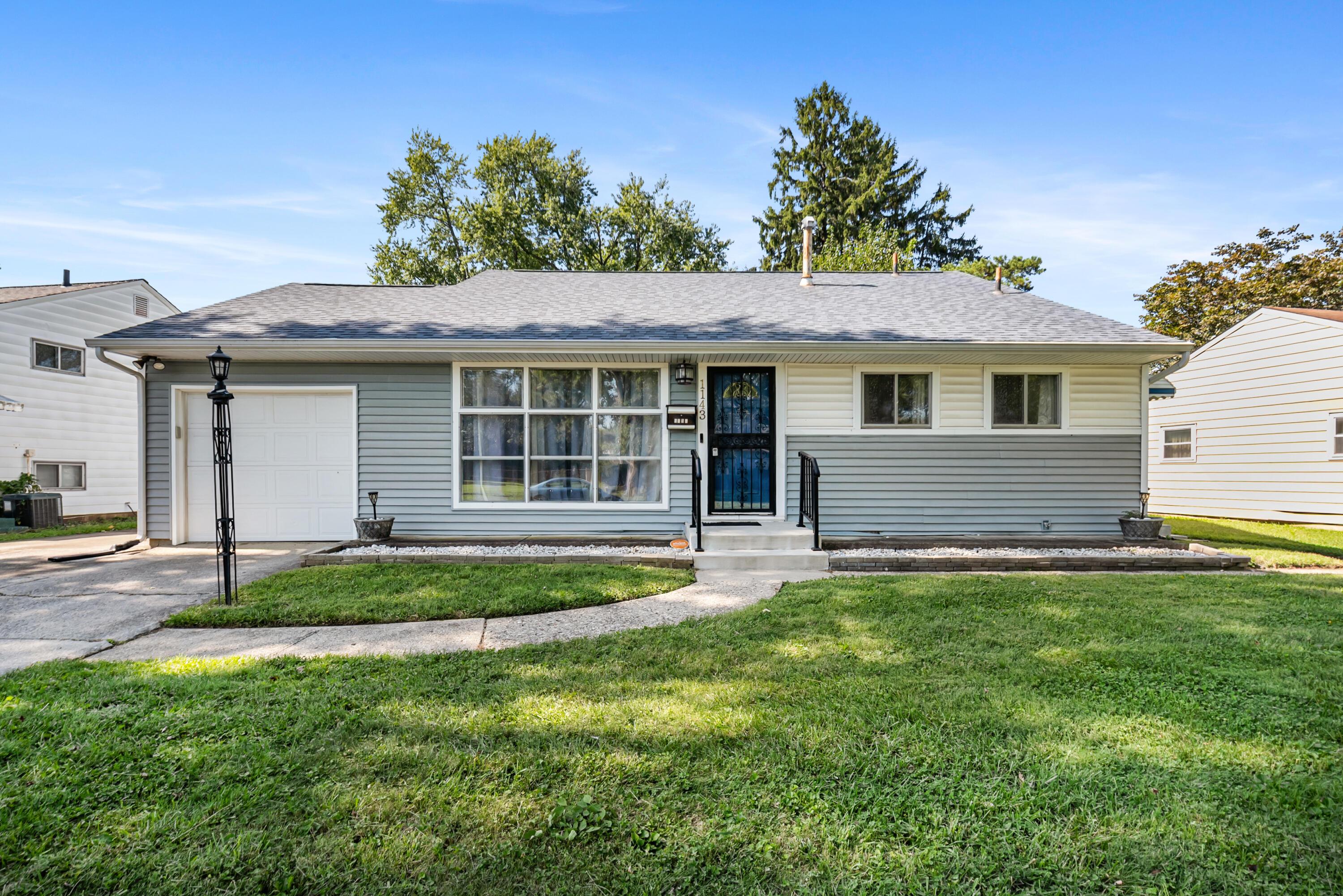 1143 Manfeld Drive Property Photo 1
