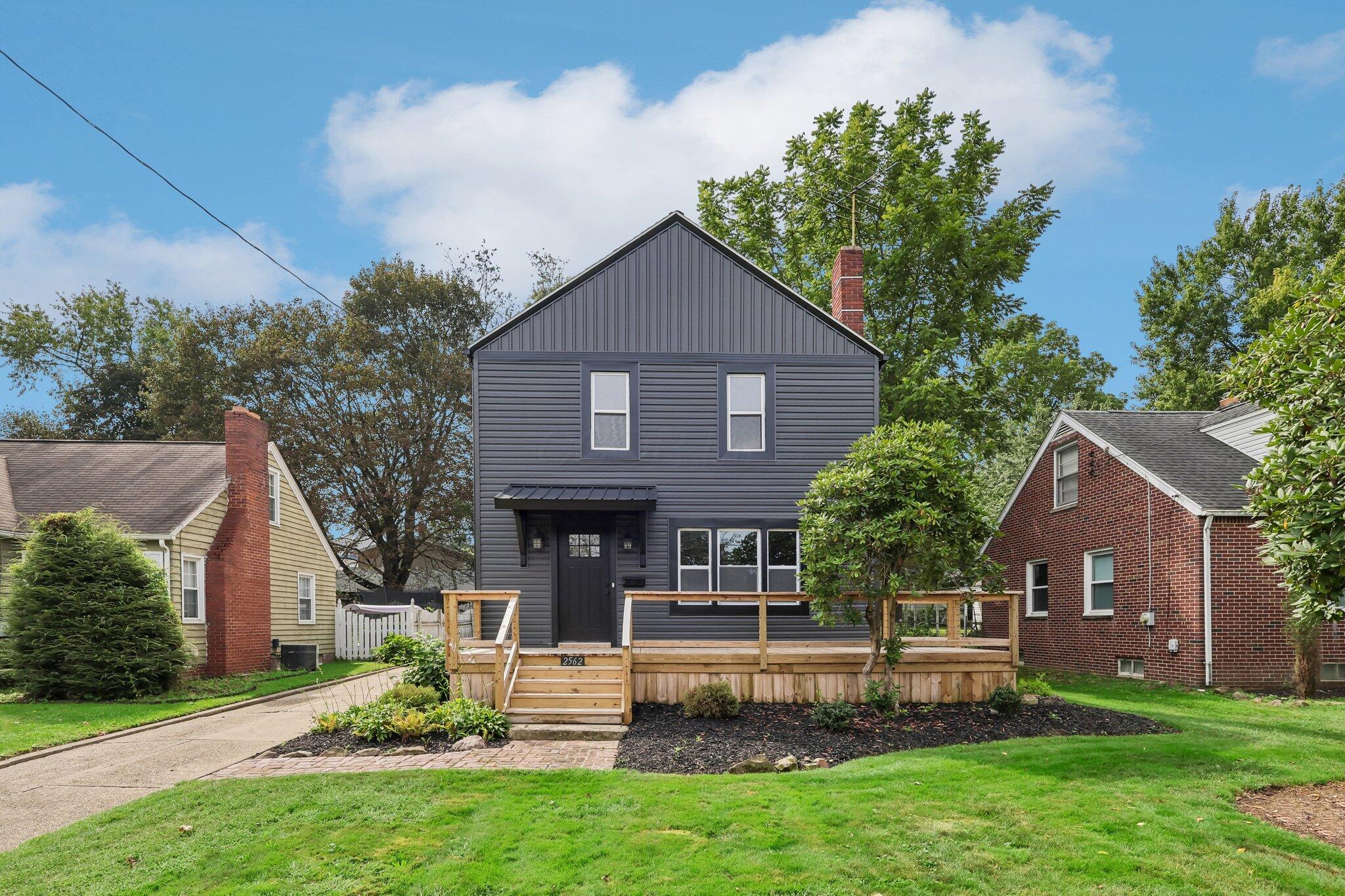 2562 Graham Avenue Property Photo 1