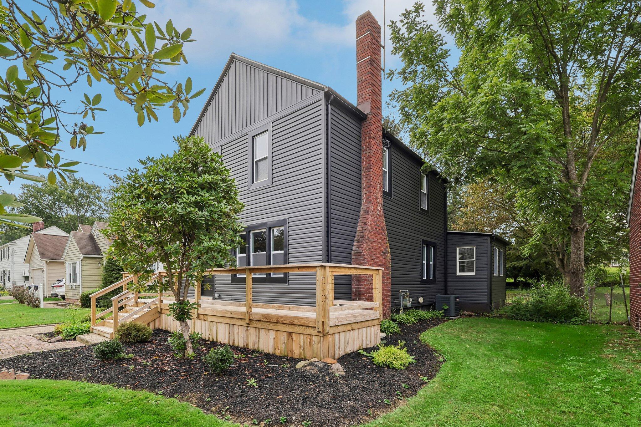 2562 Graham Avenue Property Photo 2