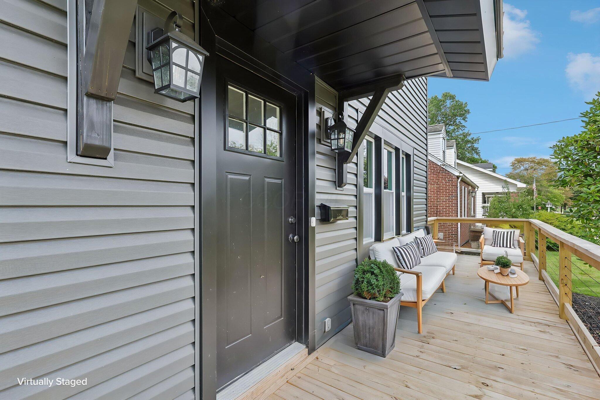 2562 Graham Avenue Property Photo 4