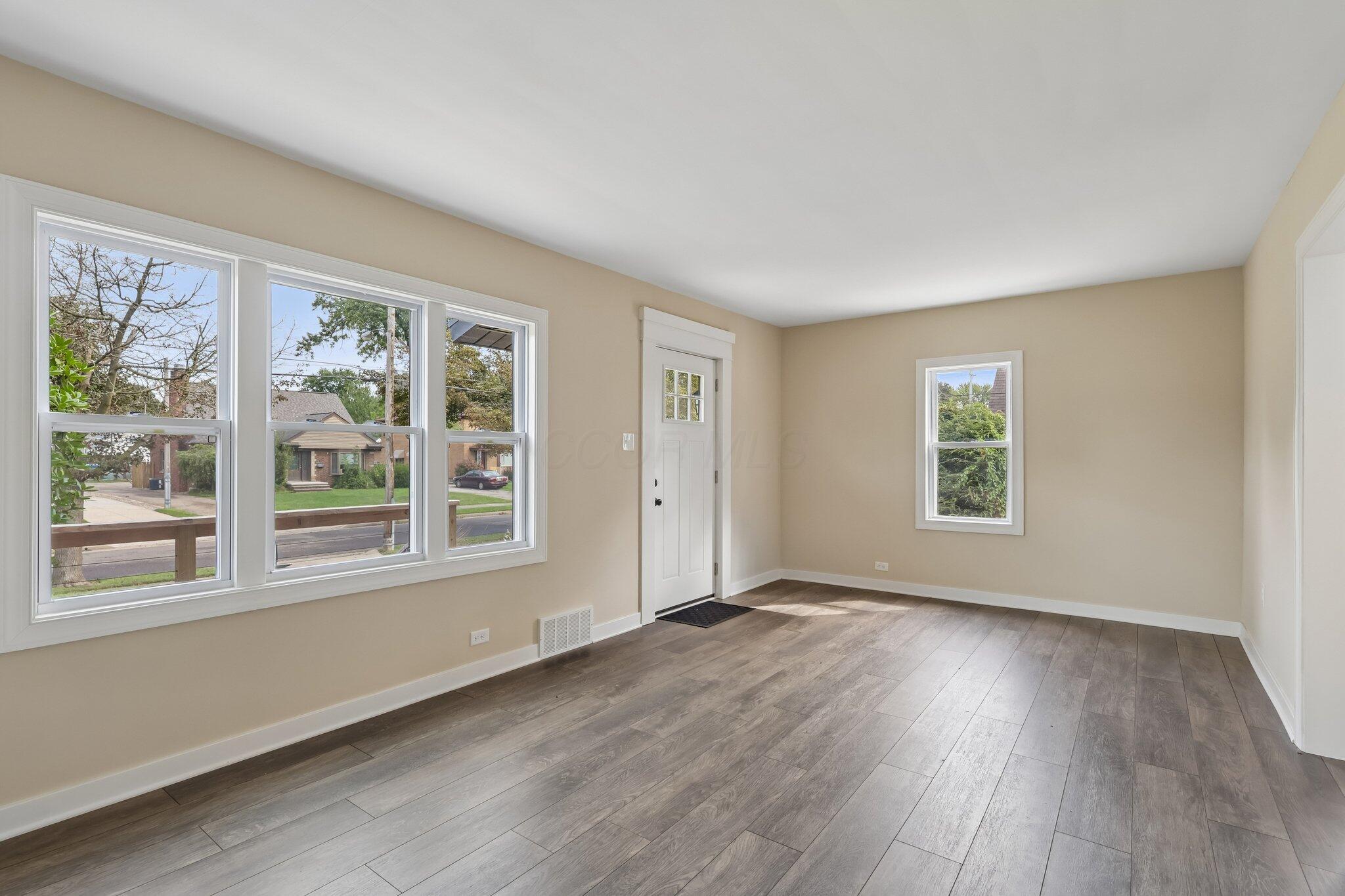 2562 Graham Avenue Property Photo 7