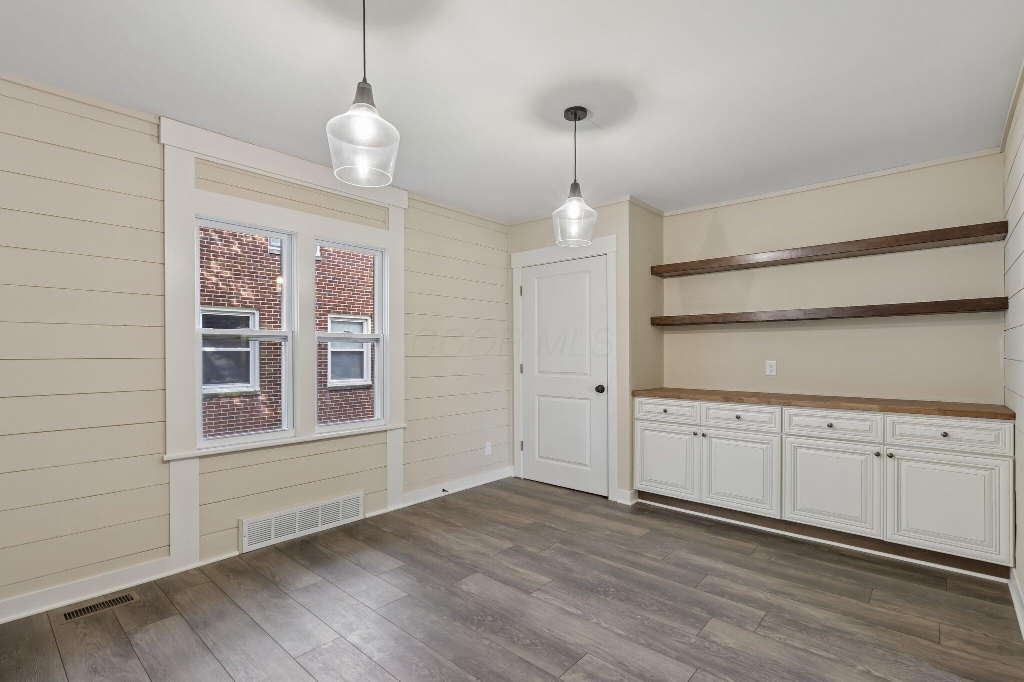 2562 Graham Avenue Property Photo 8