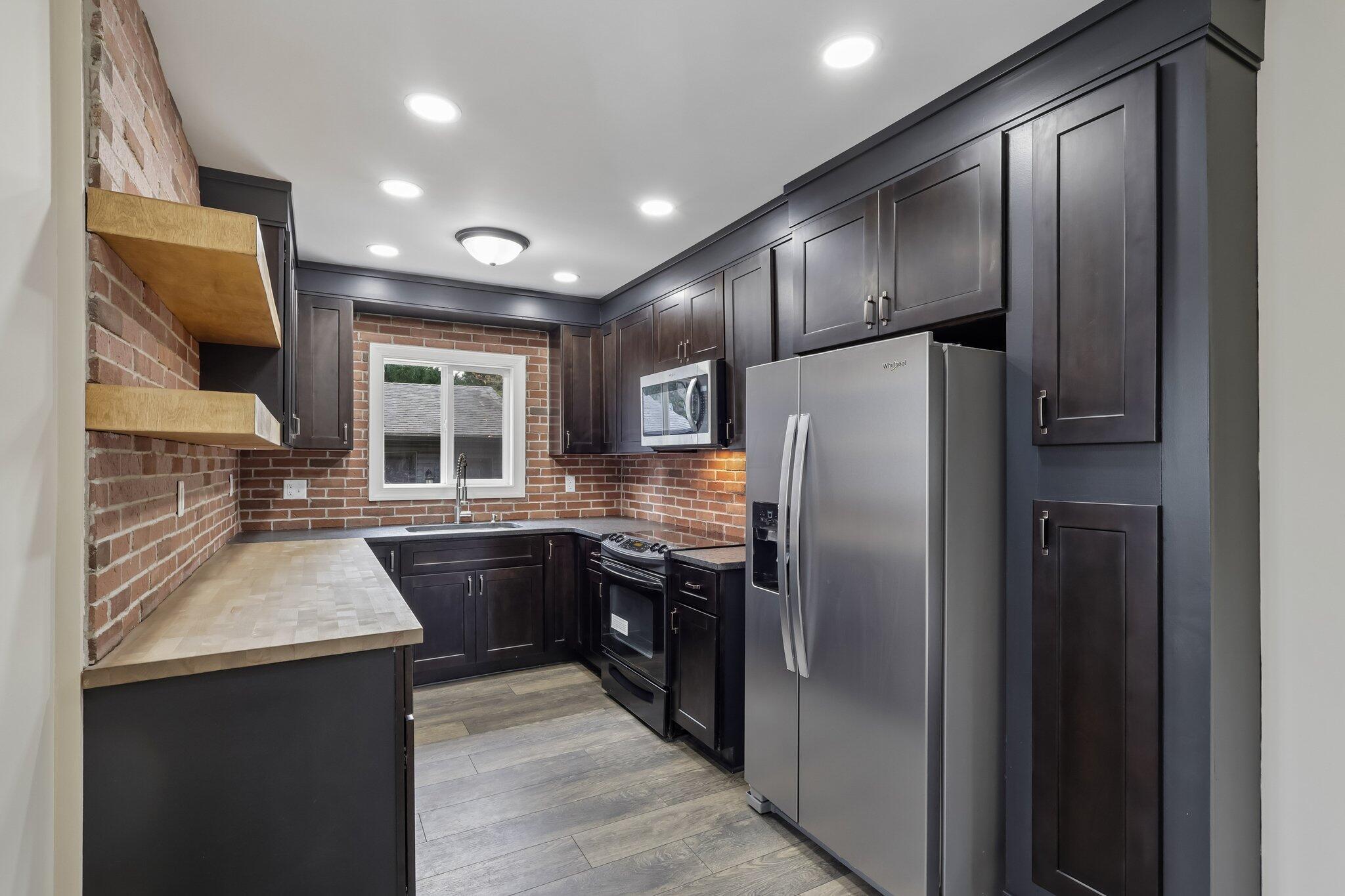 2562 Graham Avenue Property Photo 12