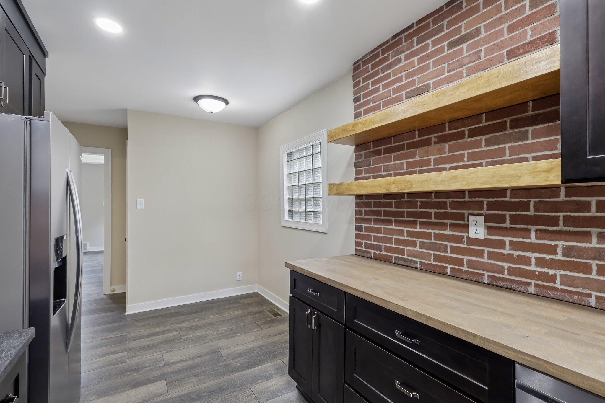 2562 Graham Avenue Property Photo 14