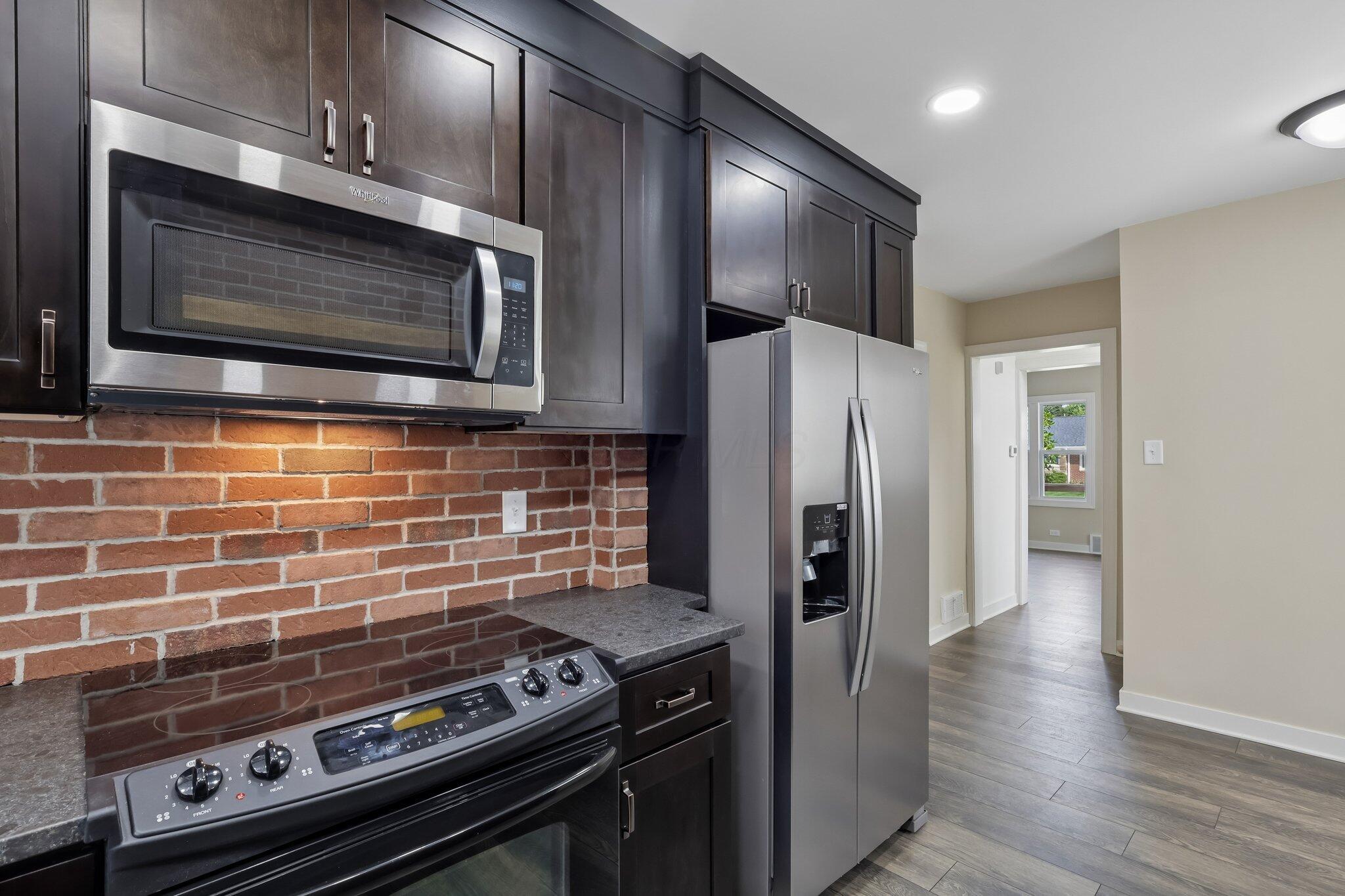 2562 Graham Avenue Property Photo 15