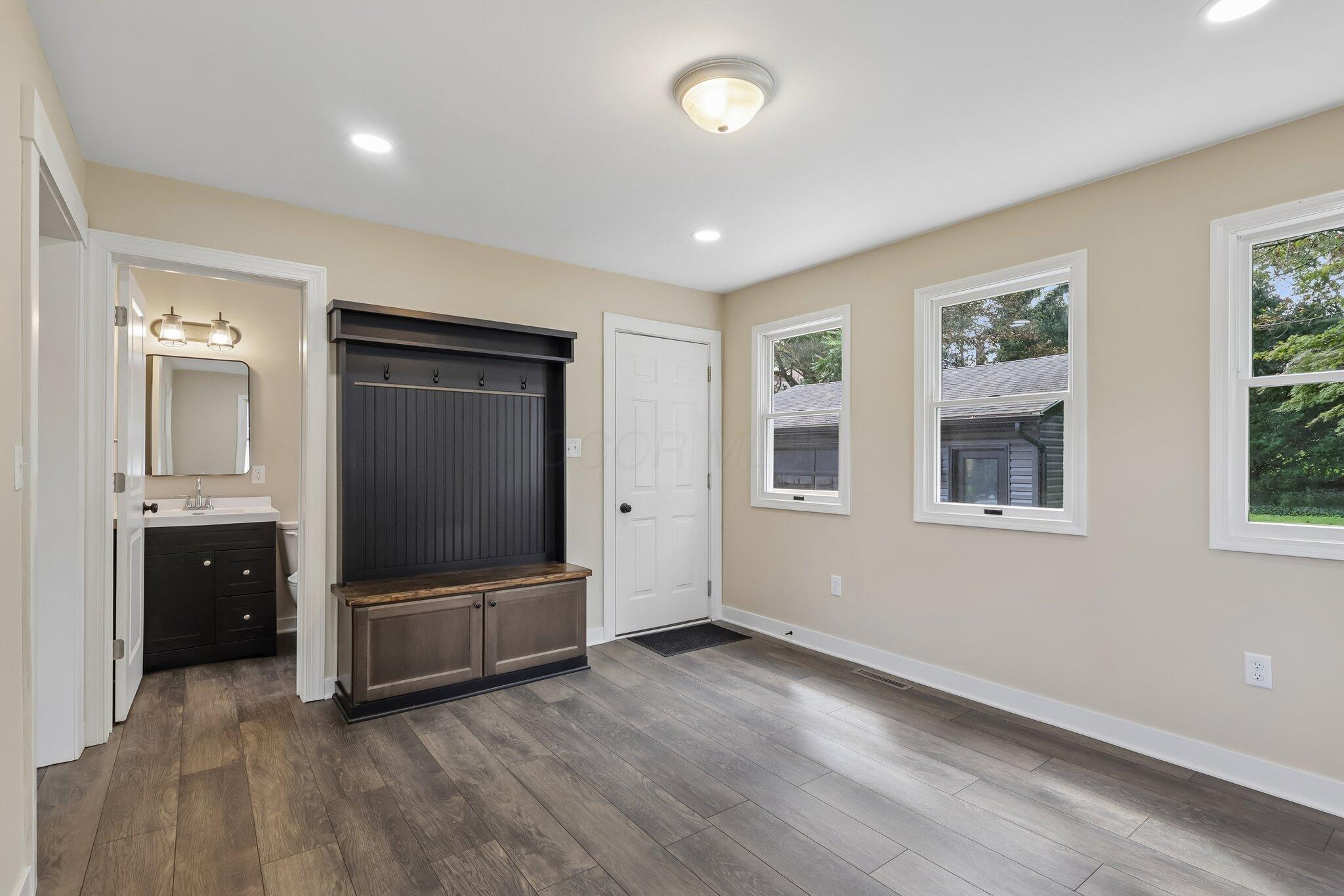 2562 Graham Avenue Property Photo 18
