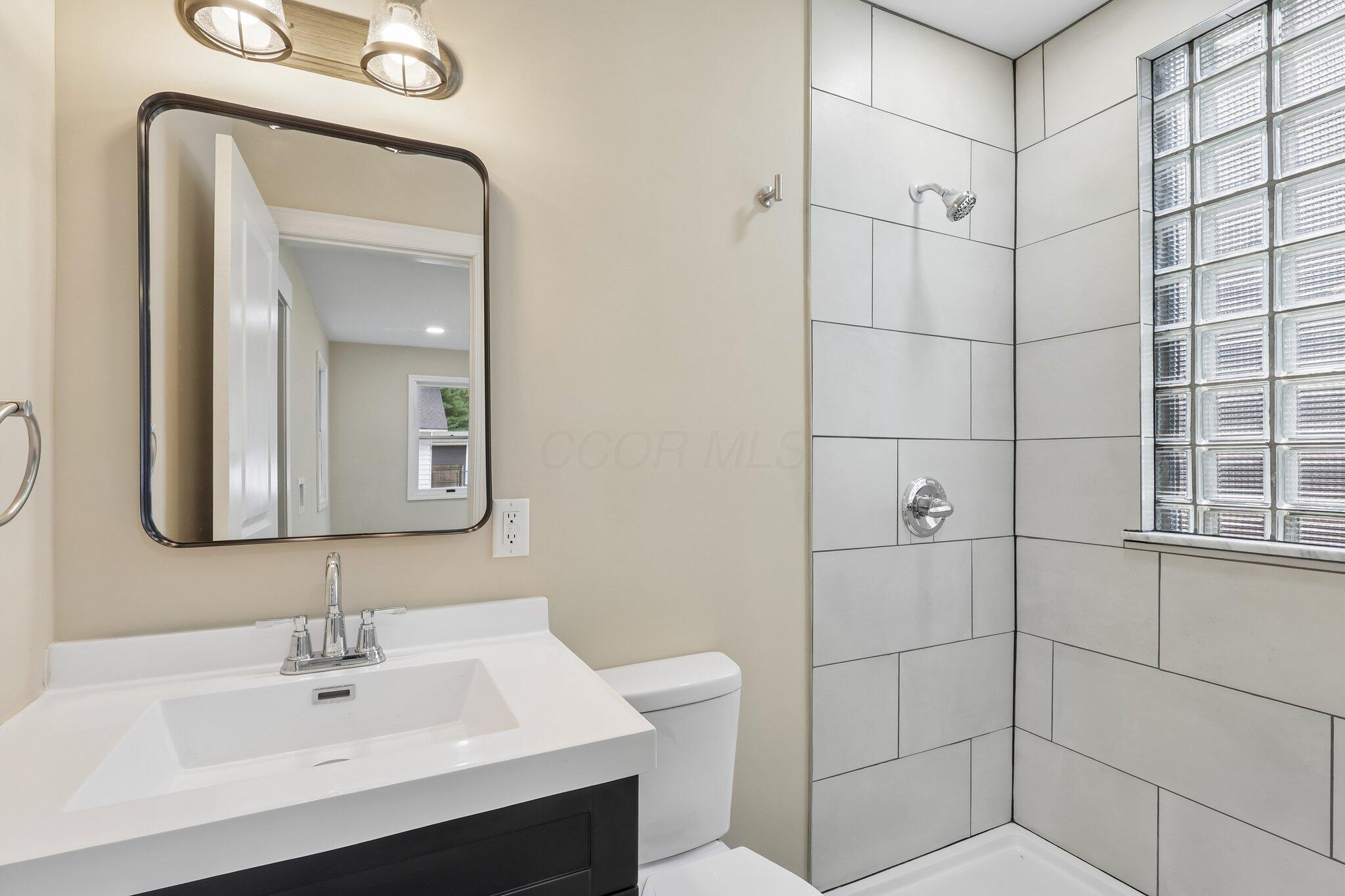 2562 Graham Avenue Property Photo 19