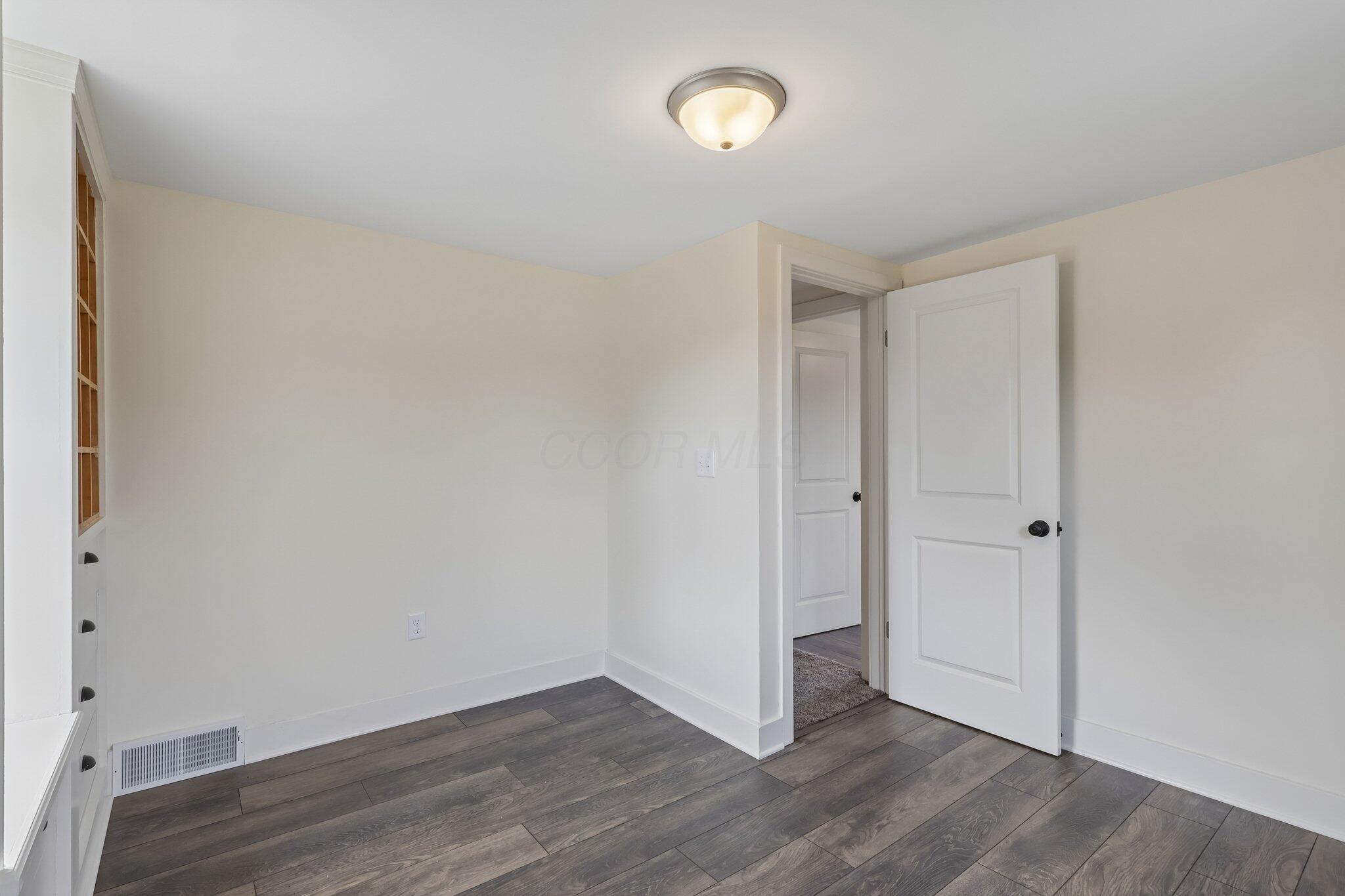 2562 Graham Avenue Property Photo 23