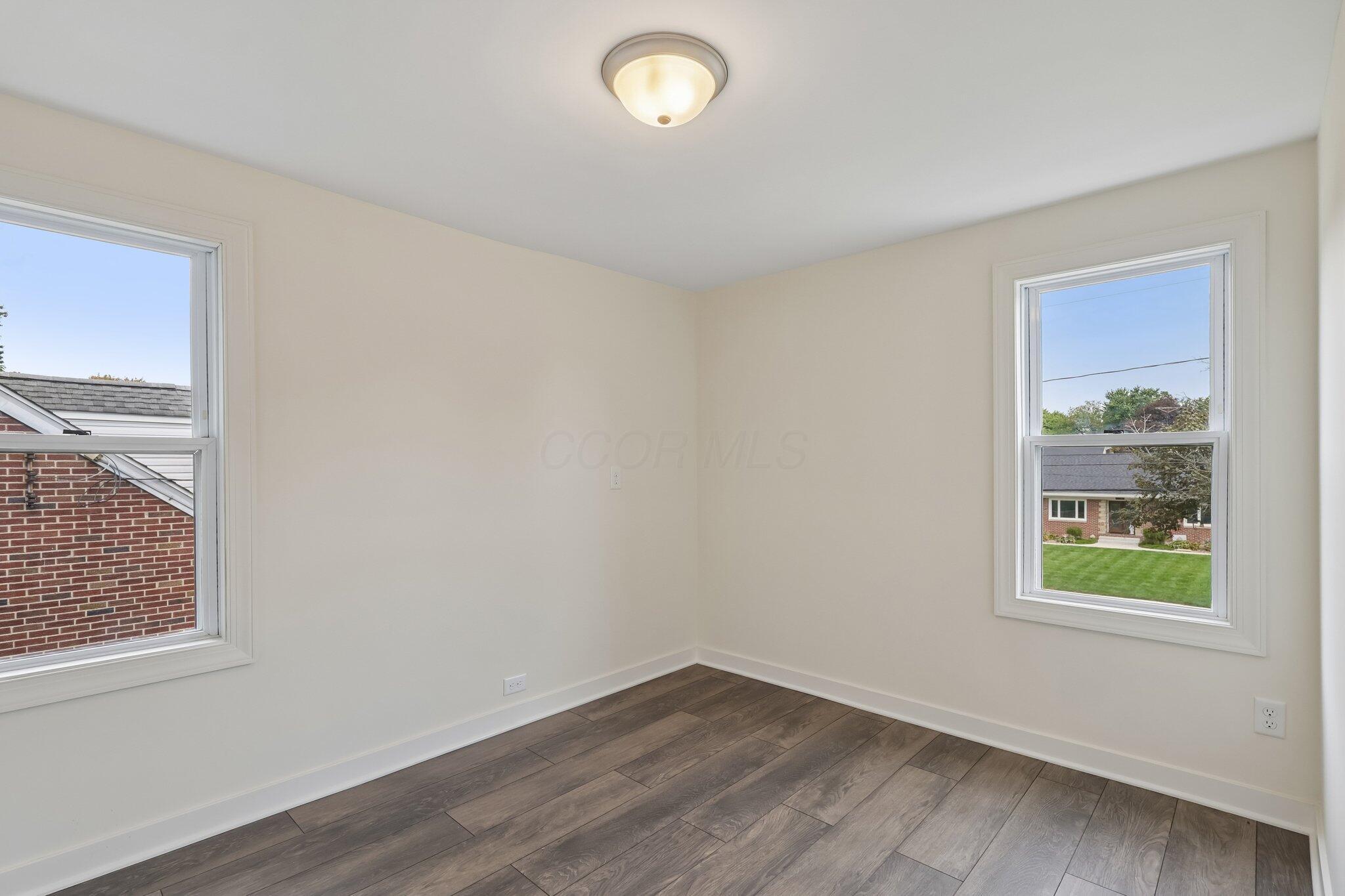 2562 Graham Avenue Property Photo 24
