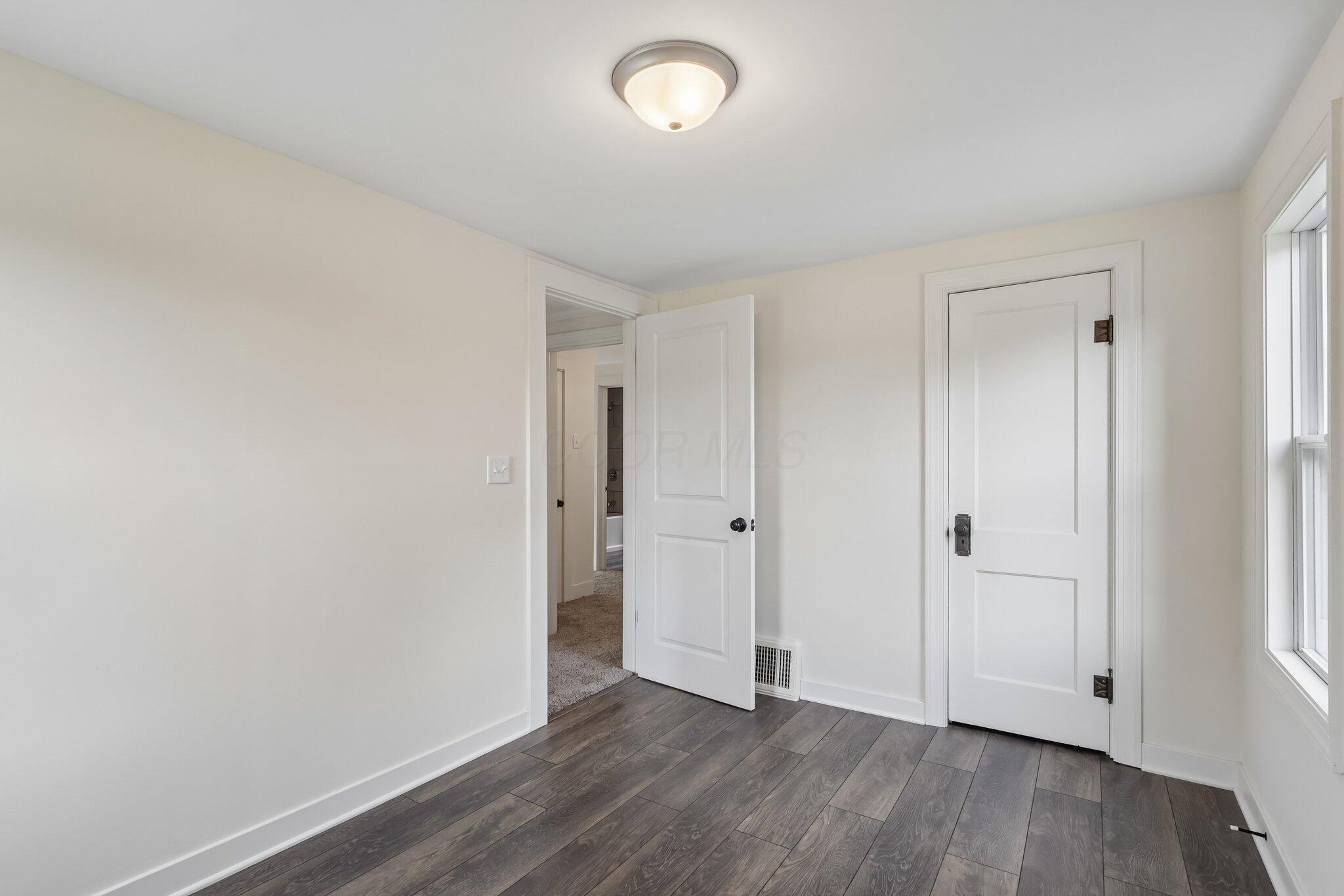2562 Graham Avenue Property Photo 25