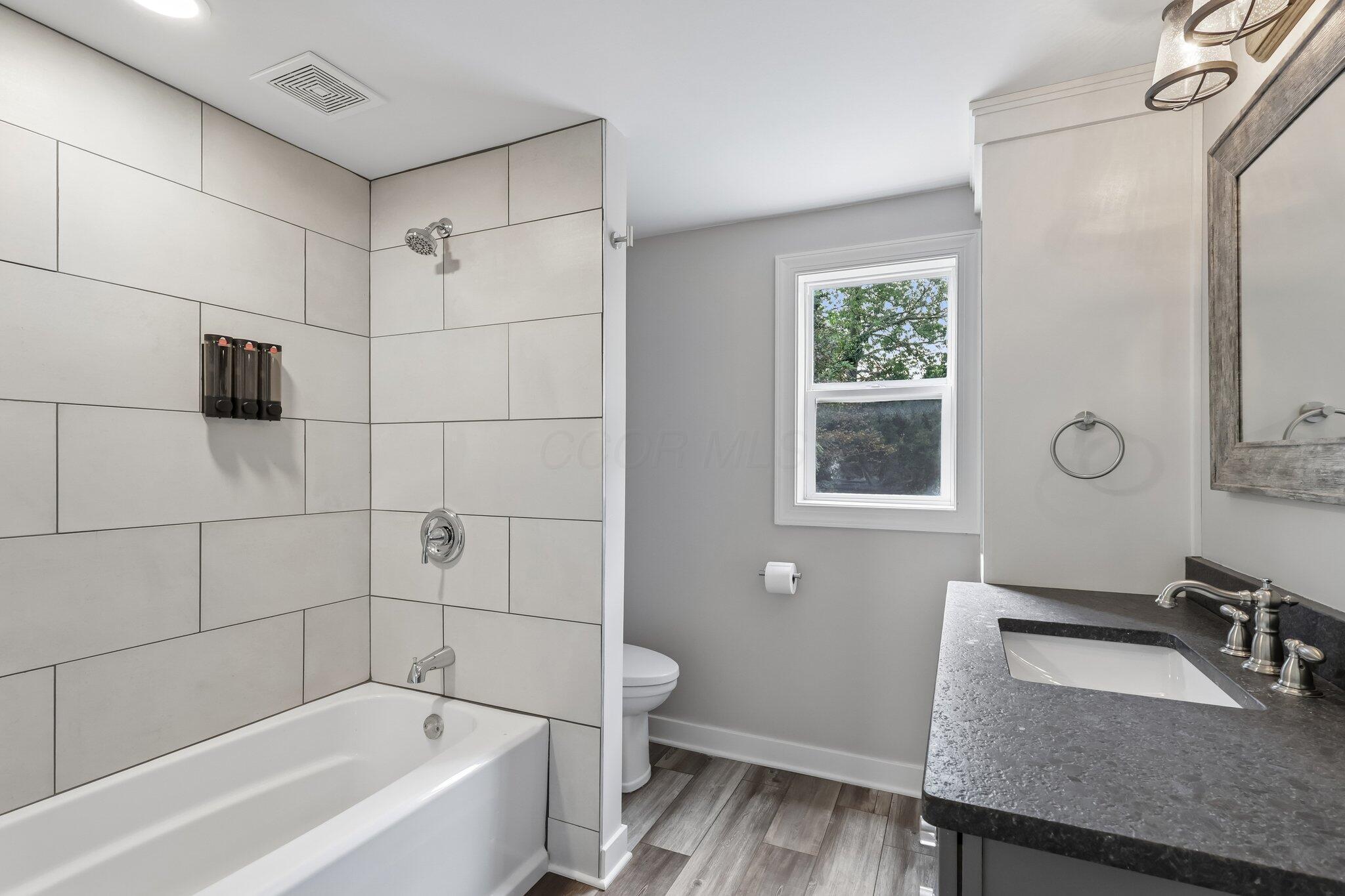 2562 Graham Avenue Property Photo 26
