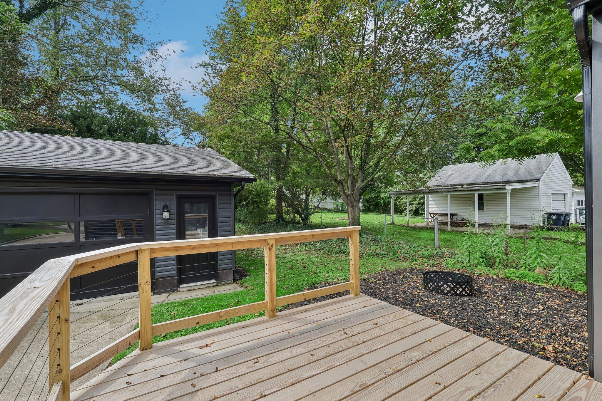 2562 Graham Avenue Property Photo 28