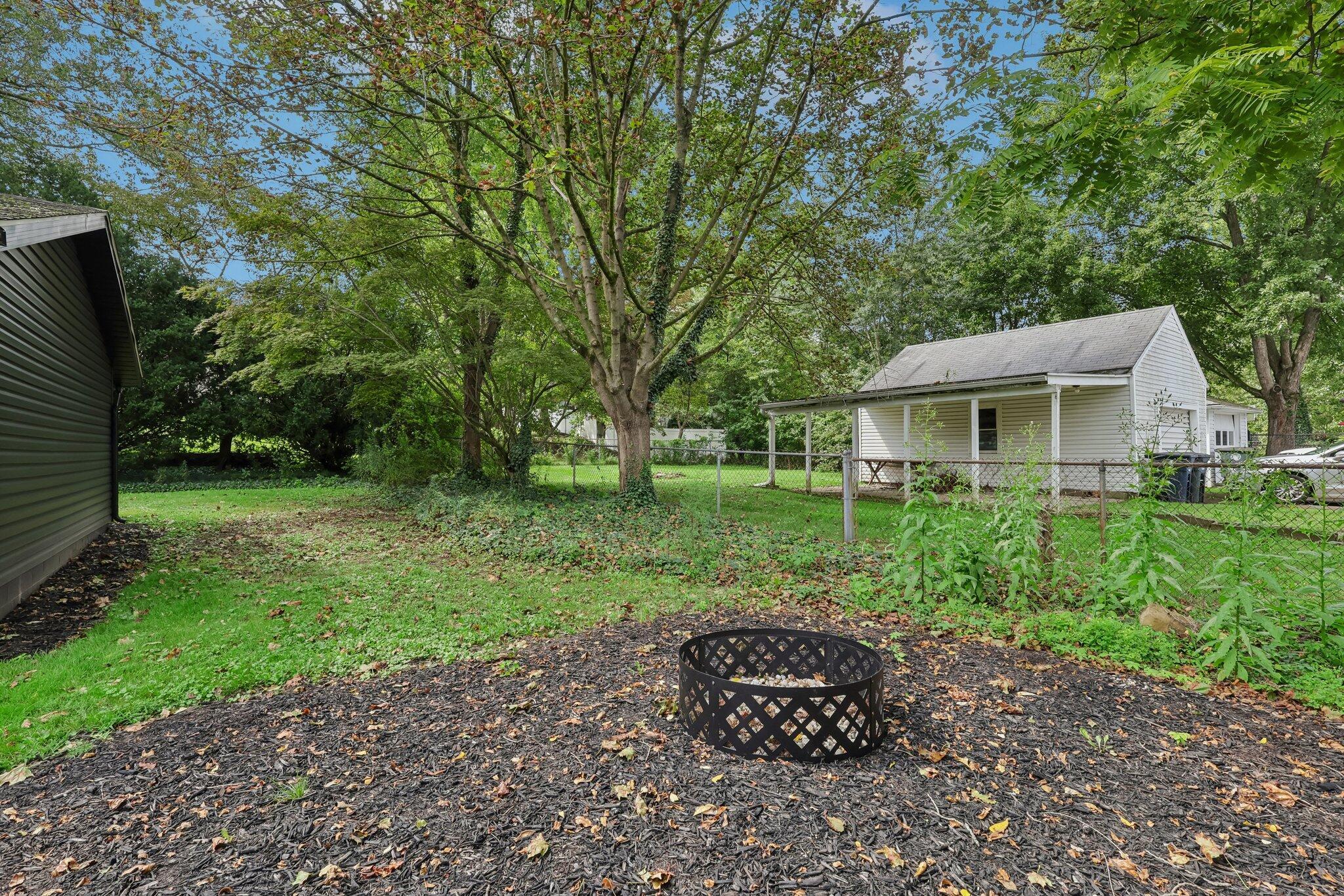 2562 Graham Avenue Property Photo 29