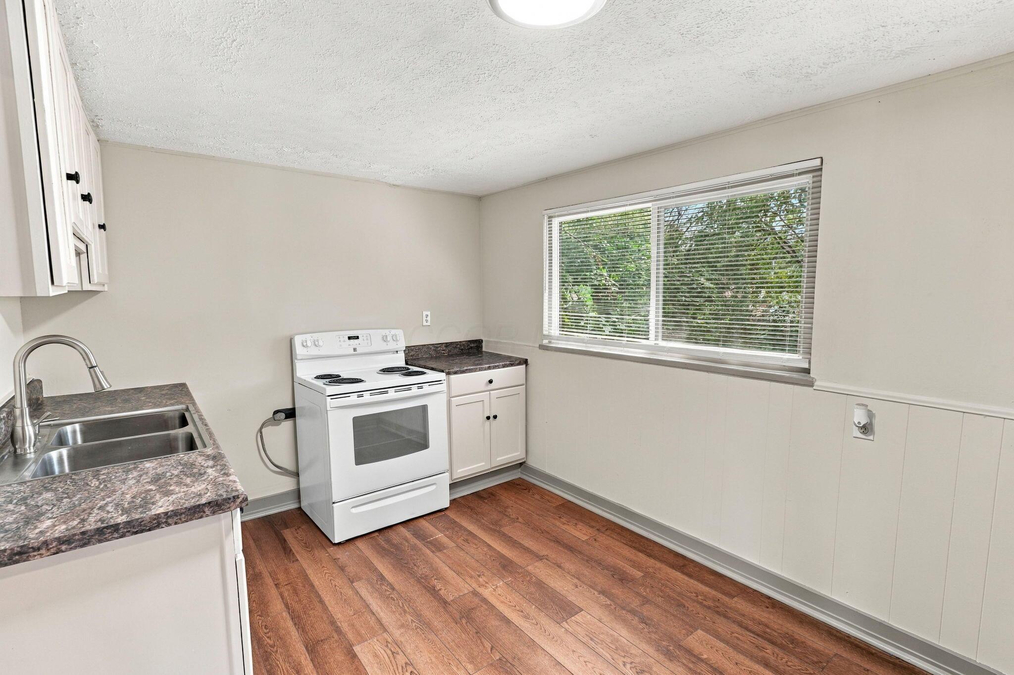 771 Campbell Avenue Property Photo 22