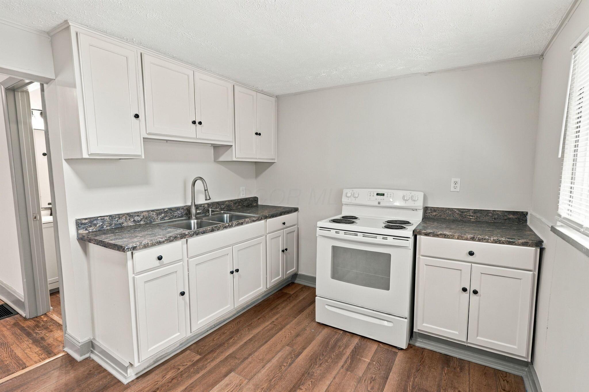771 Campbell Avenue Property Photo 25