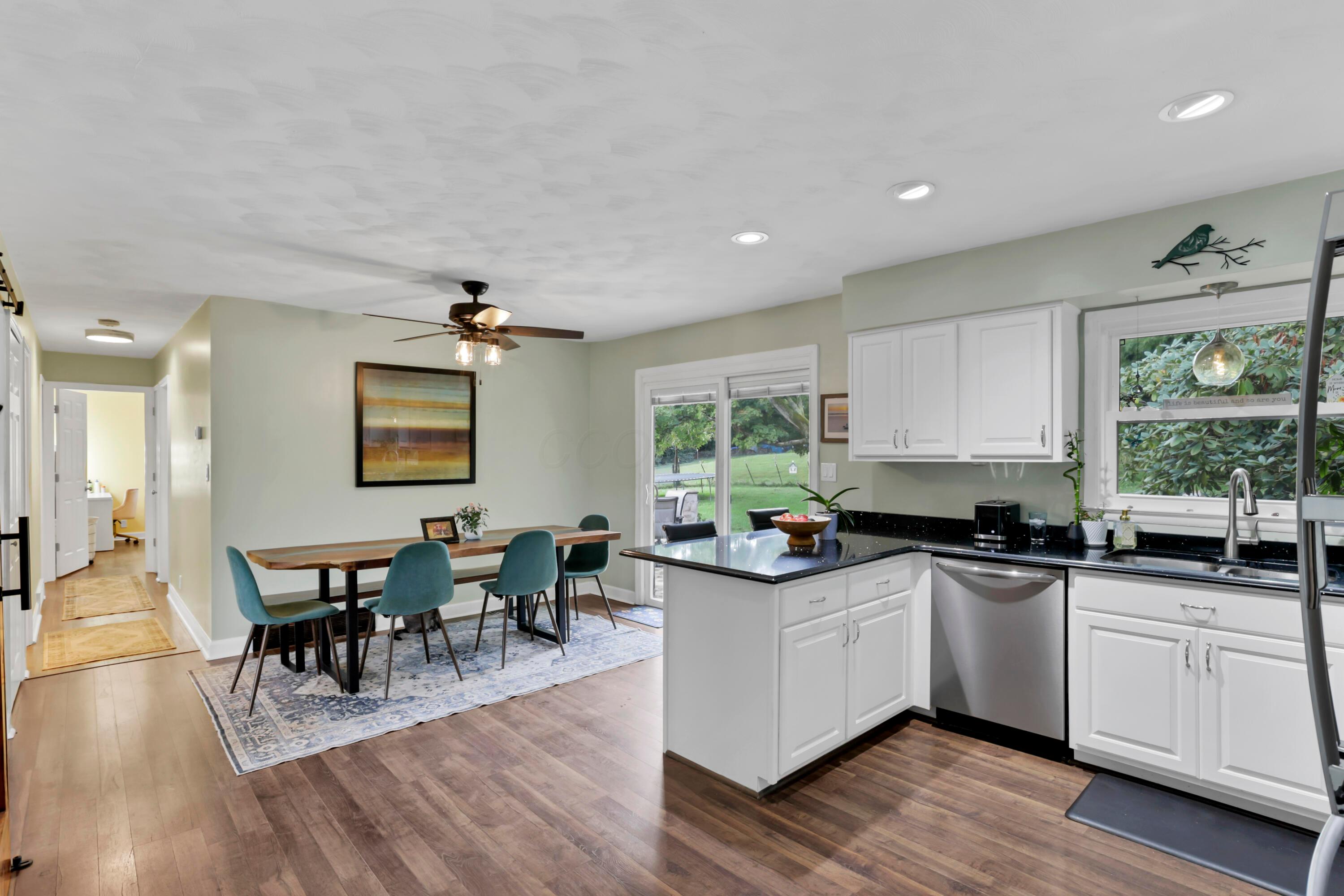 7198 Canyon Road Se Property Photo 8