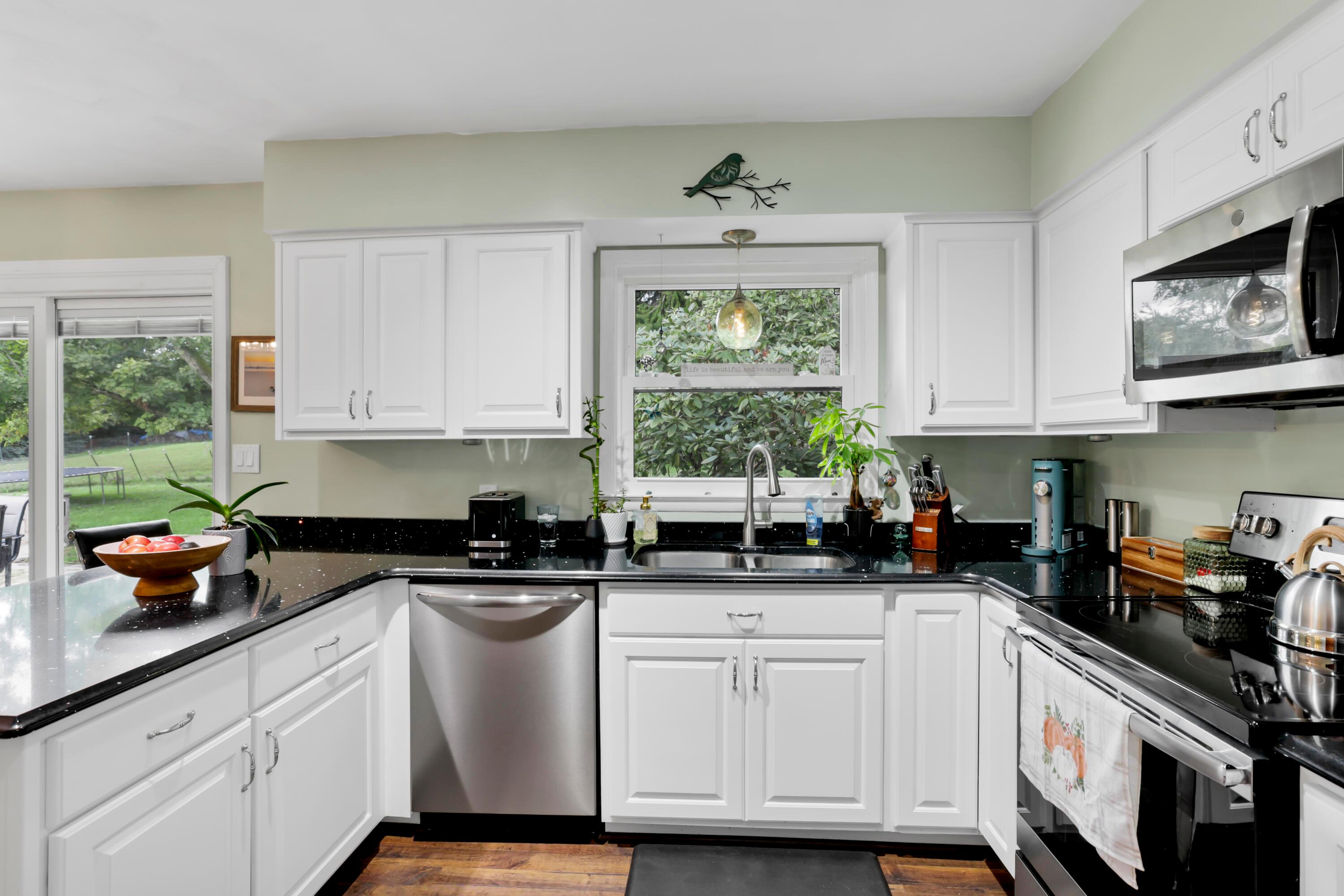 7198 Canyon Road Se Property Photo 9