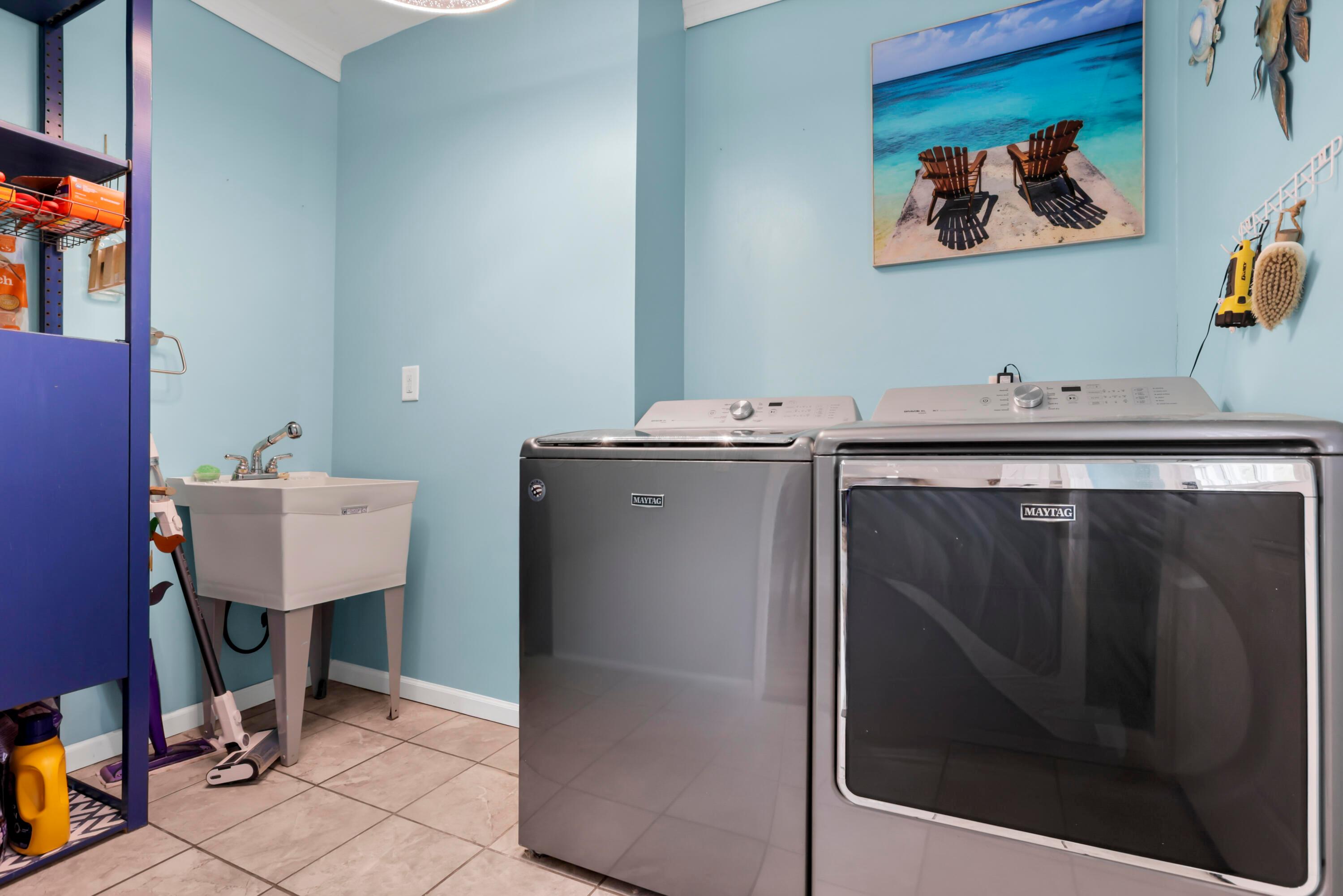 7198 Canyon Road Se Property Photo 15