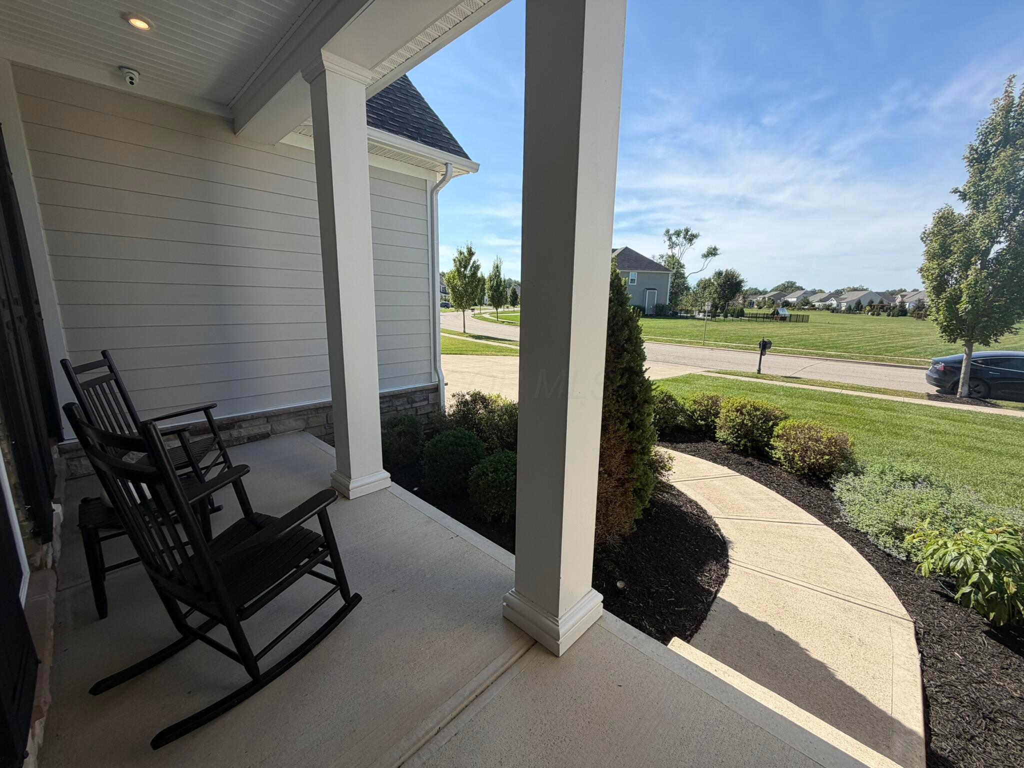 7712 Paradisio Drive Property Photo 6