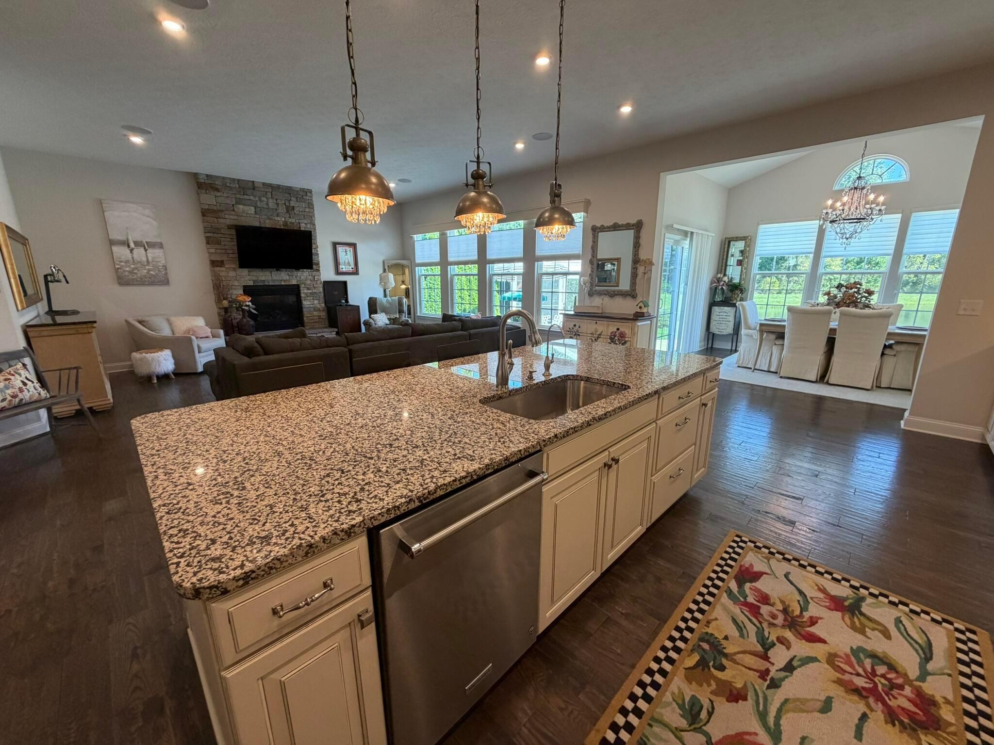 7712 Paradisio Drive Property Photo 14