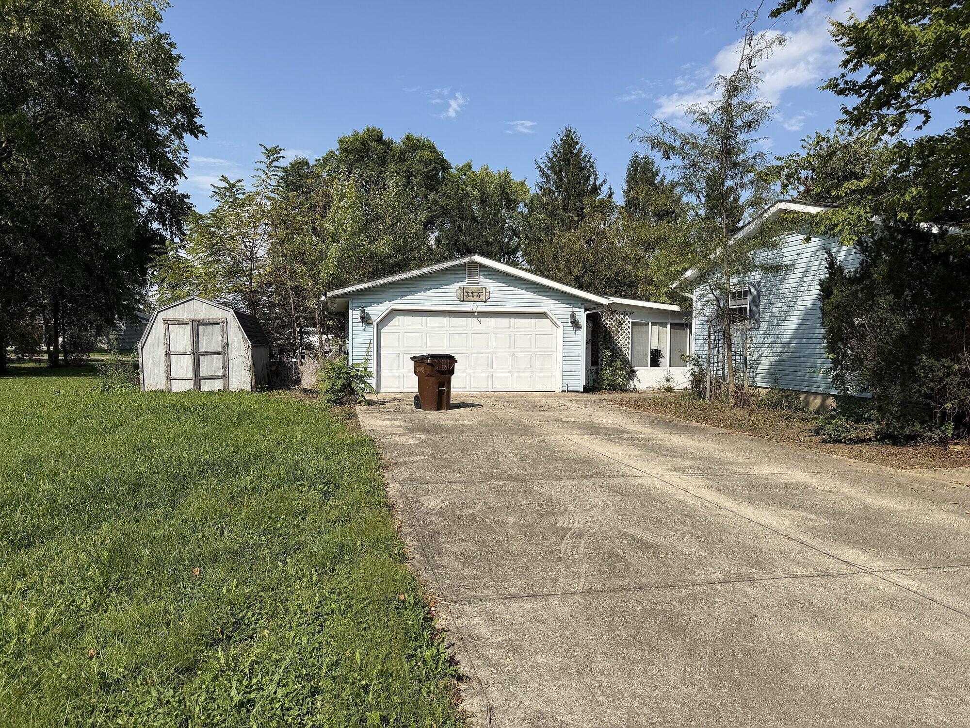 314 Station Street E Property Photo 2