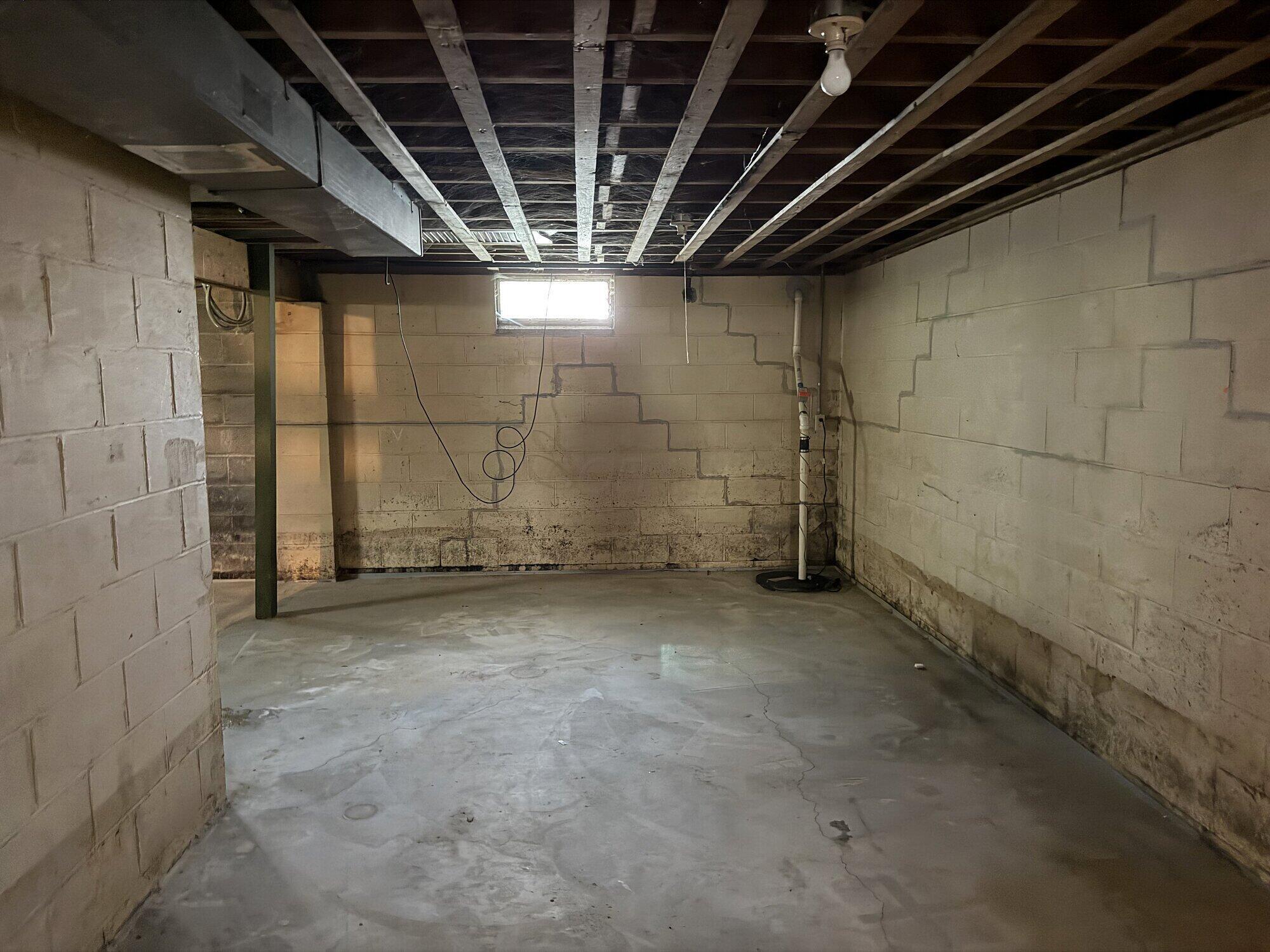 314 Station Street E Property Photo 9