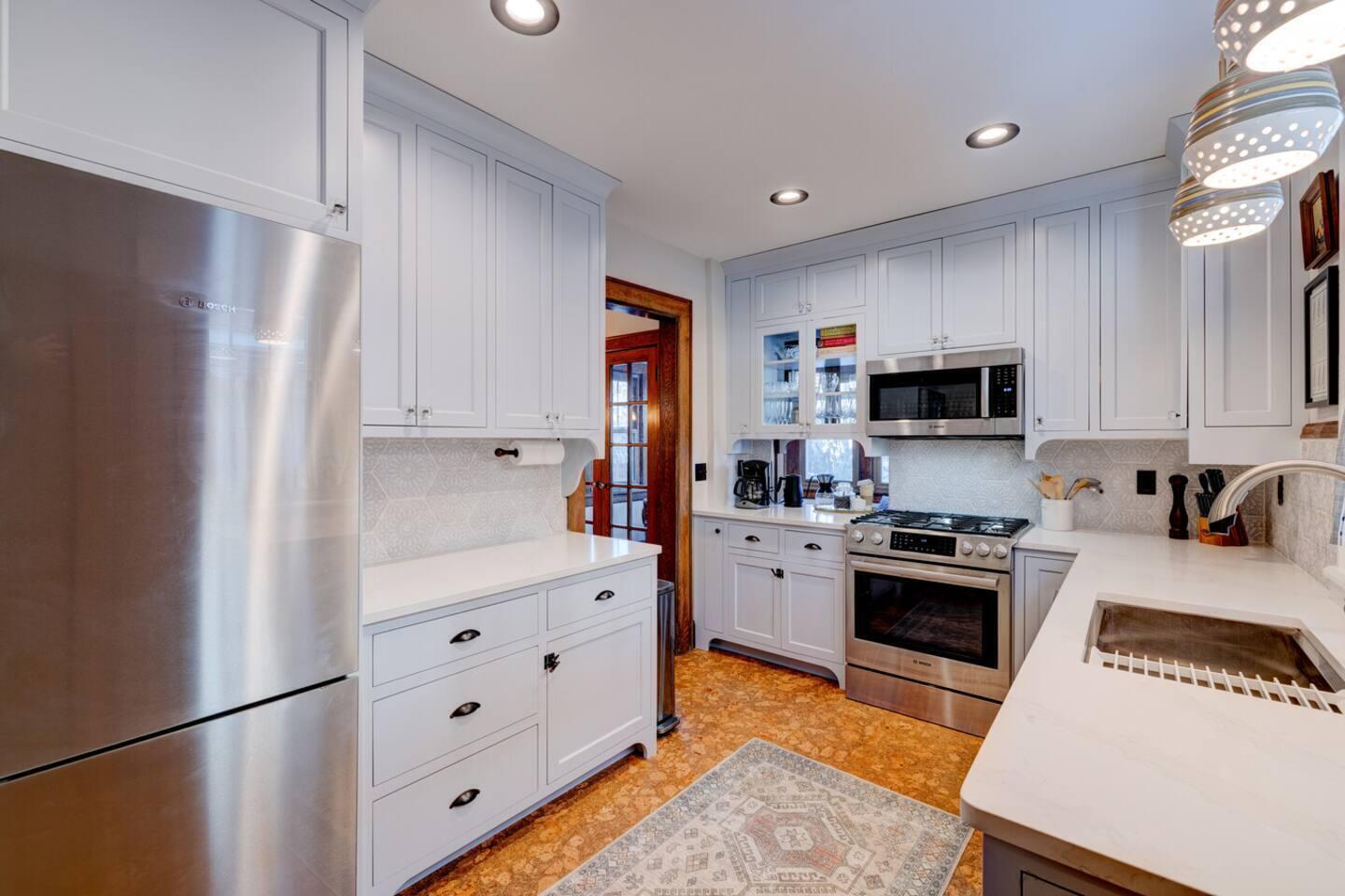 2681 Summit Street Property Photo 6